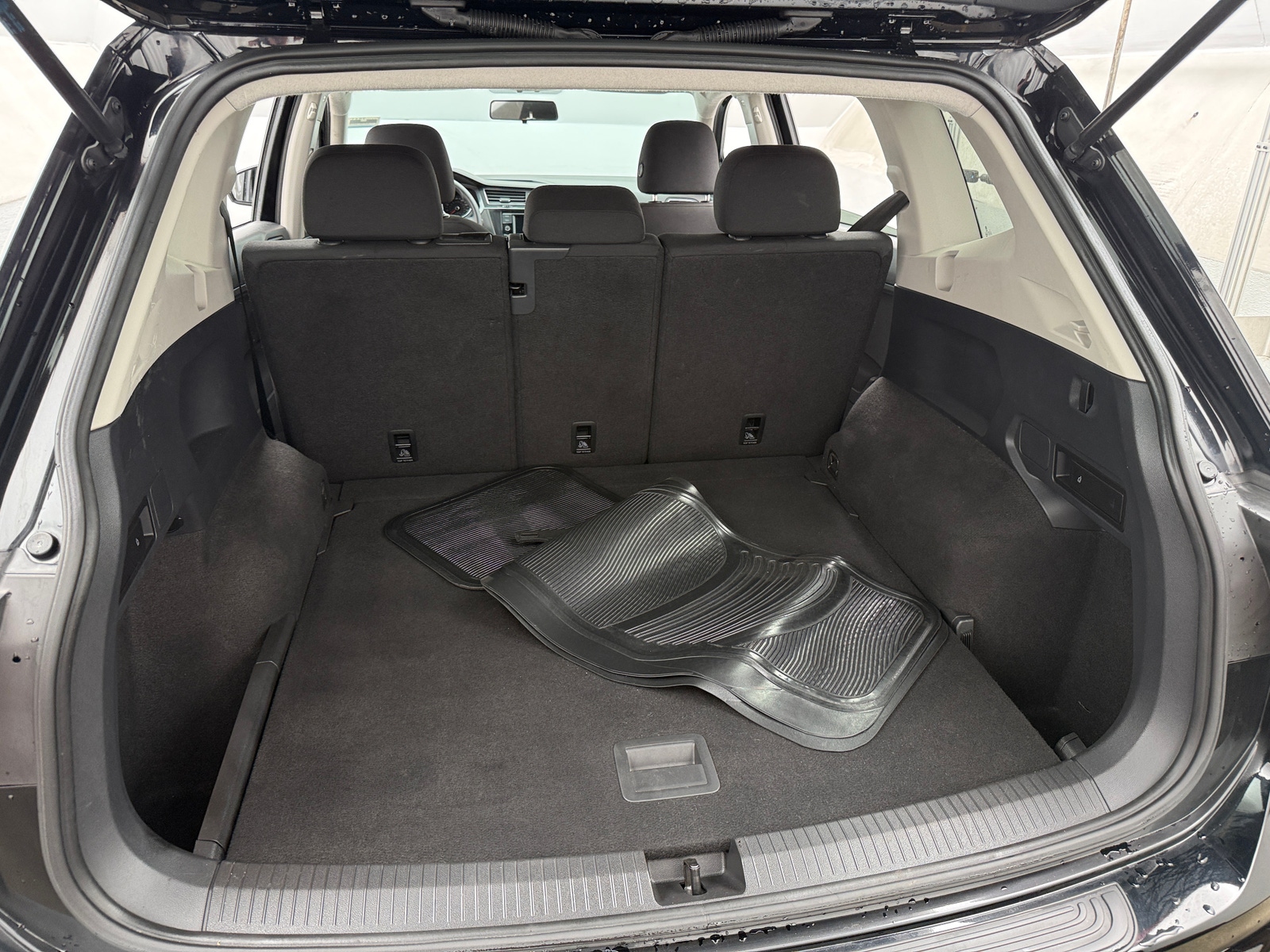 Thumbnail: 2021 Volkswagen Tiguan - 7