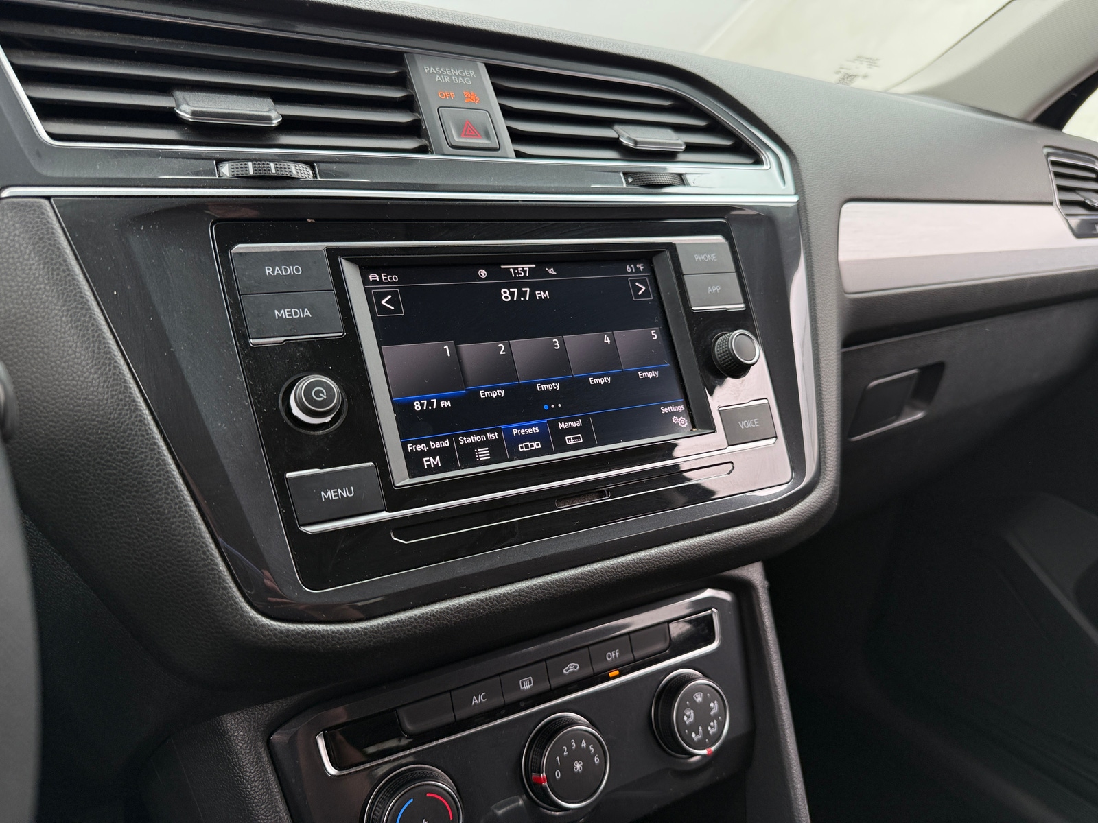 Thumbnail: 2021 Volkswagen Tiguan - 4