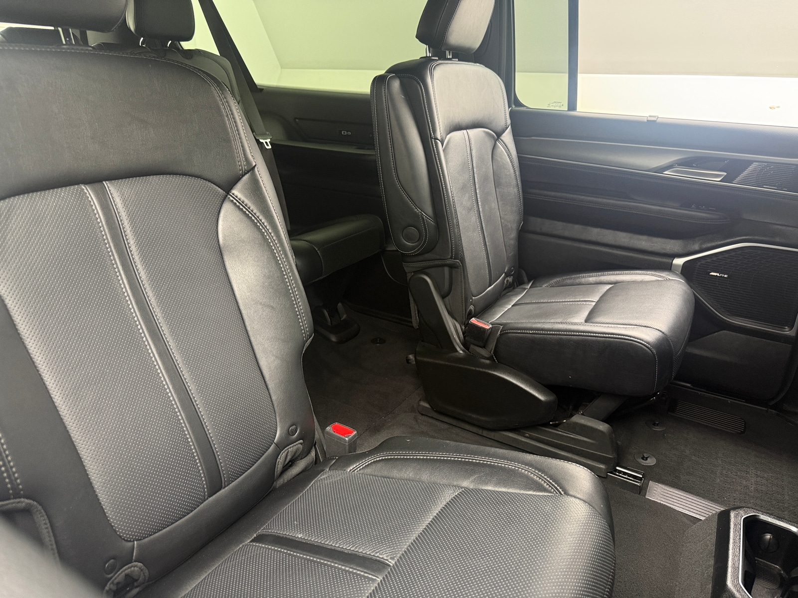 Thumbnail: 2024 Jeep Wagoneer - 5