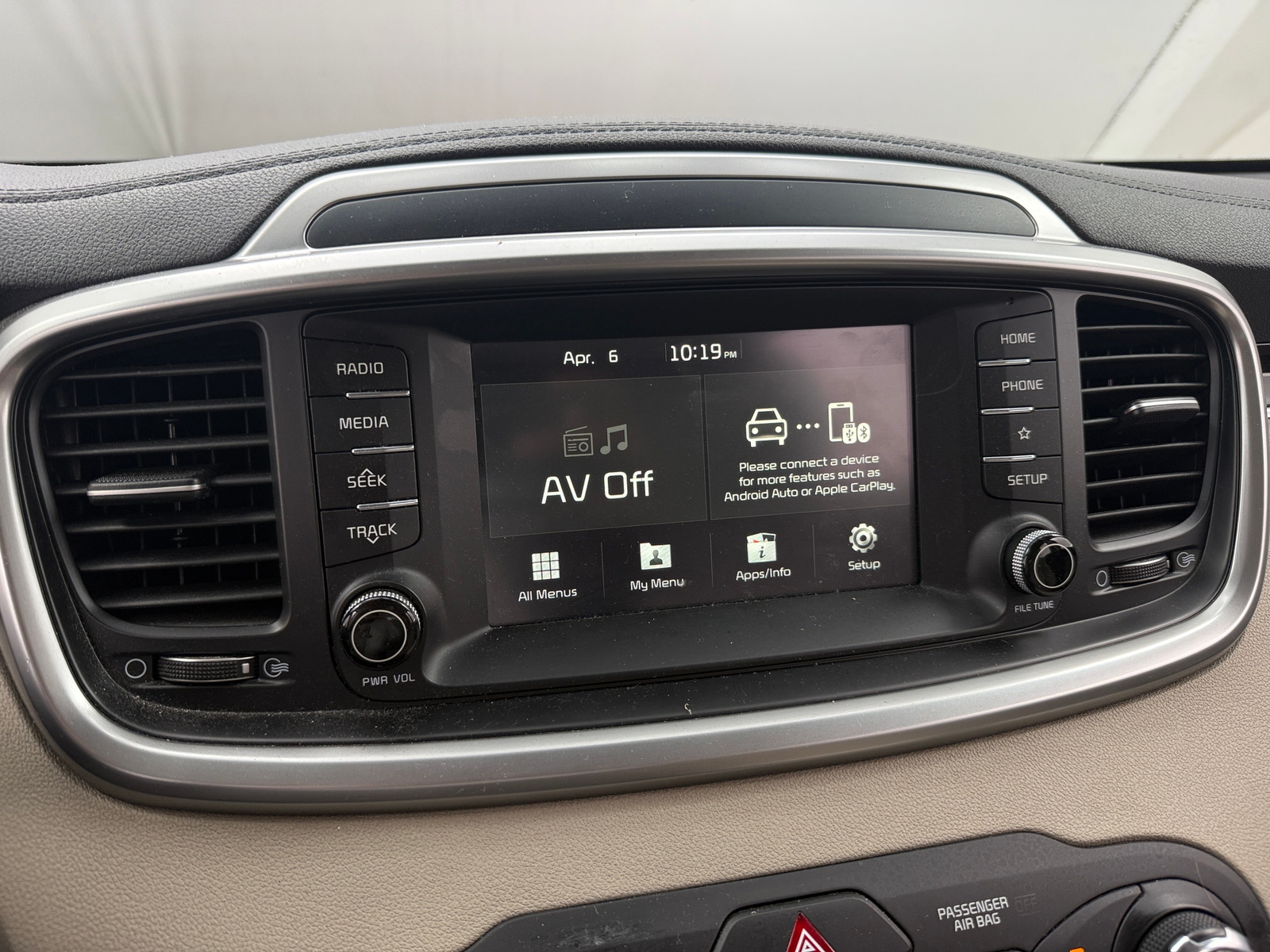 Thumbnail: 2020 Kia Sorento - 4