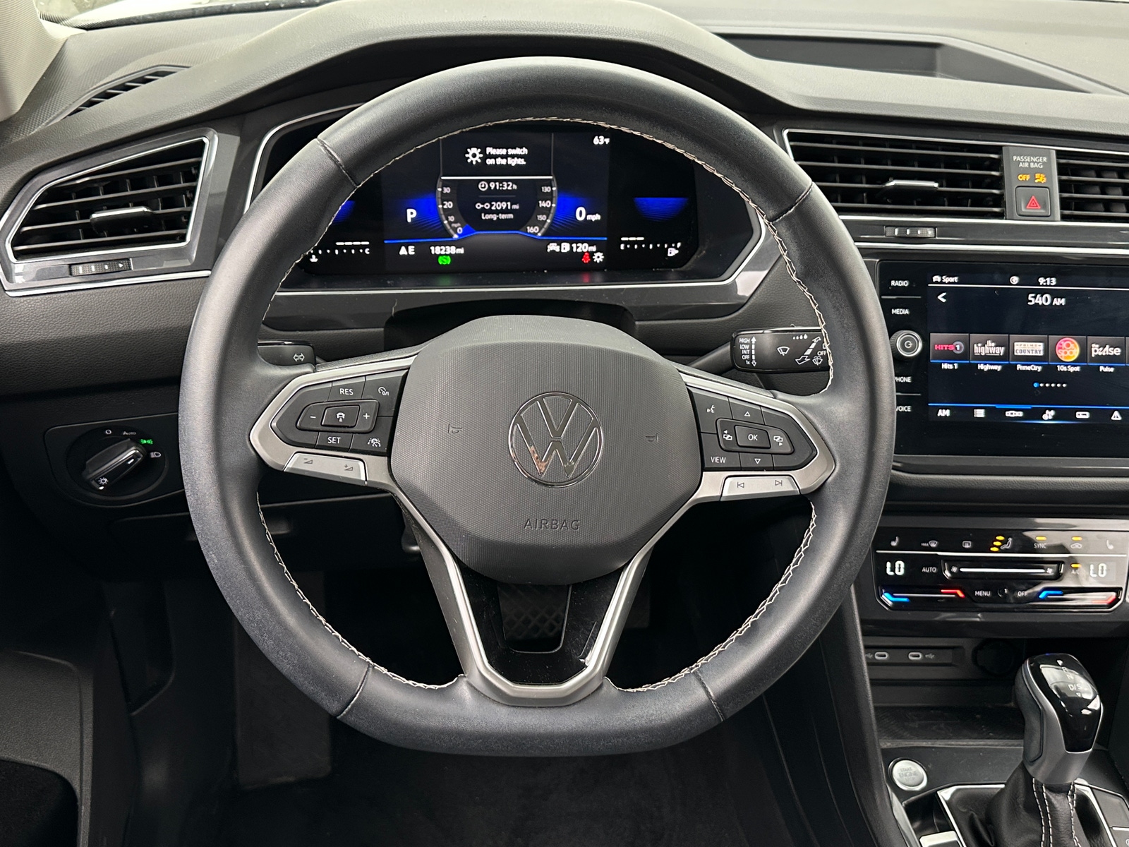Thumbnail: 2023 Volkswagen Tiguan - 4