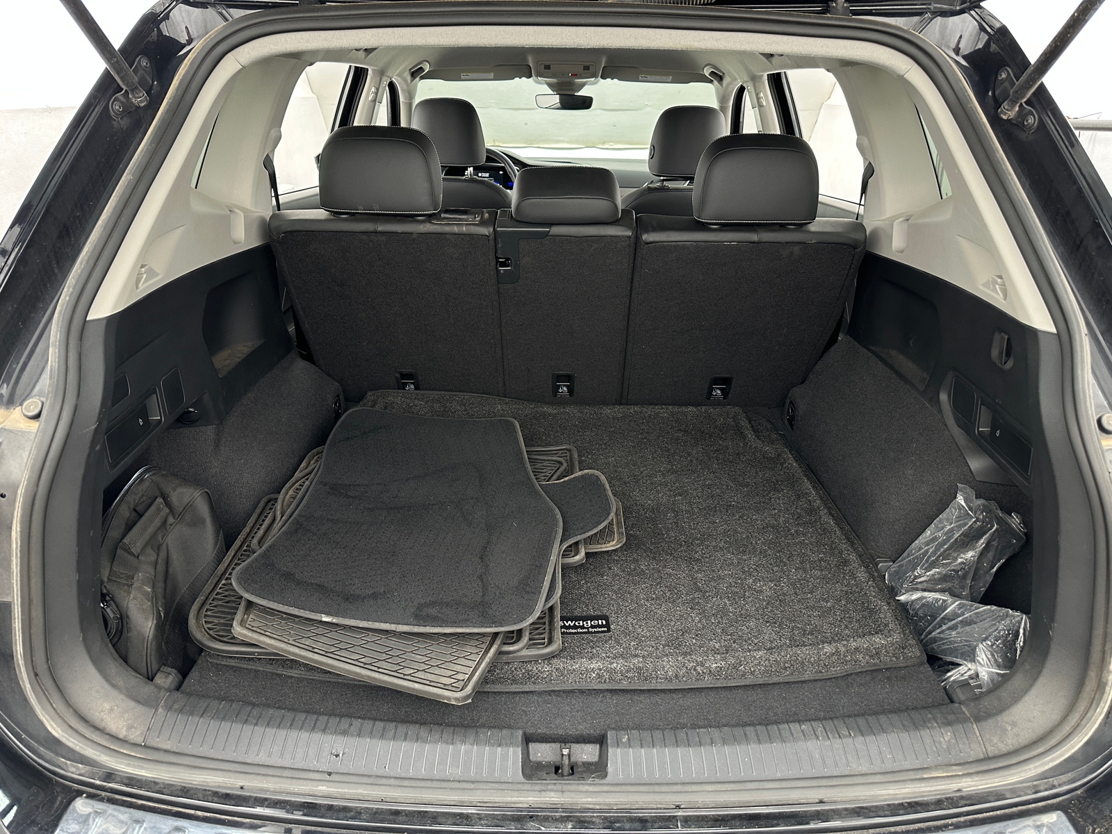 Thumbnail: 2023 Volkswagen Tiguan - 6