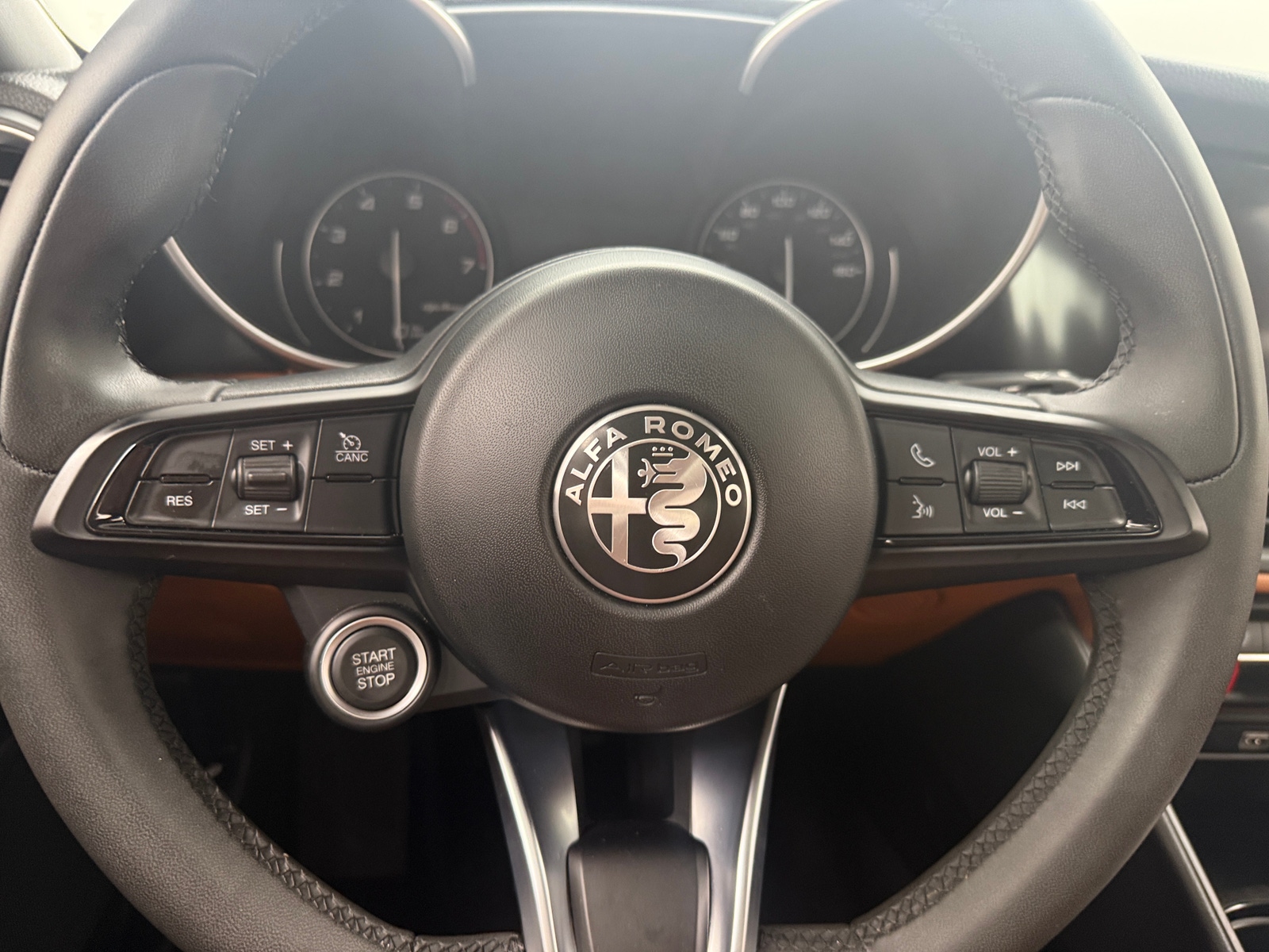 Thumbnail: 2021 Alfa Romeo Giulia - 4