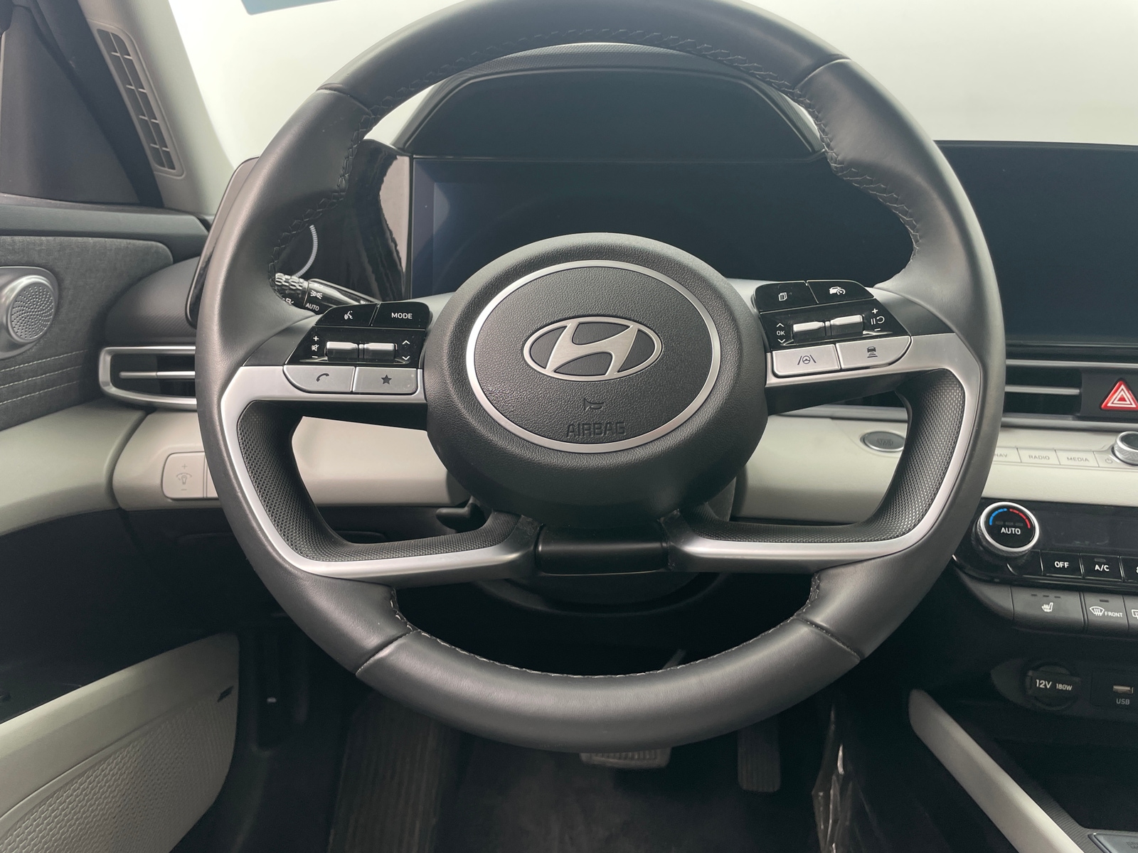 Thumbnail: 2025 Hyundai Elantra - 4