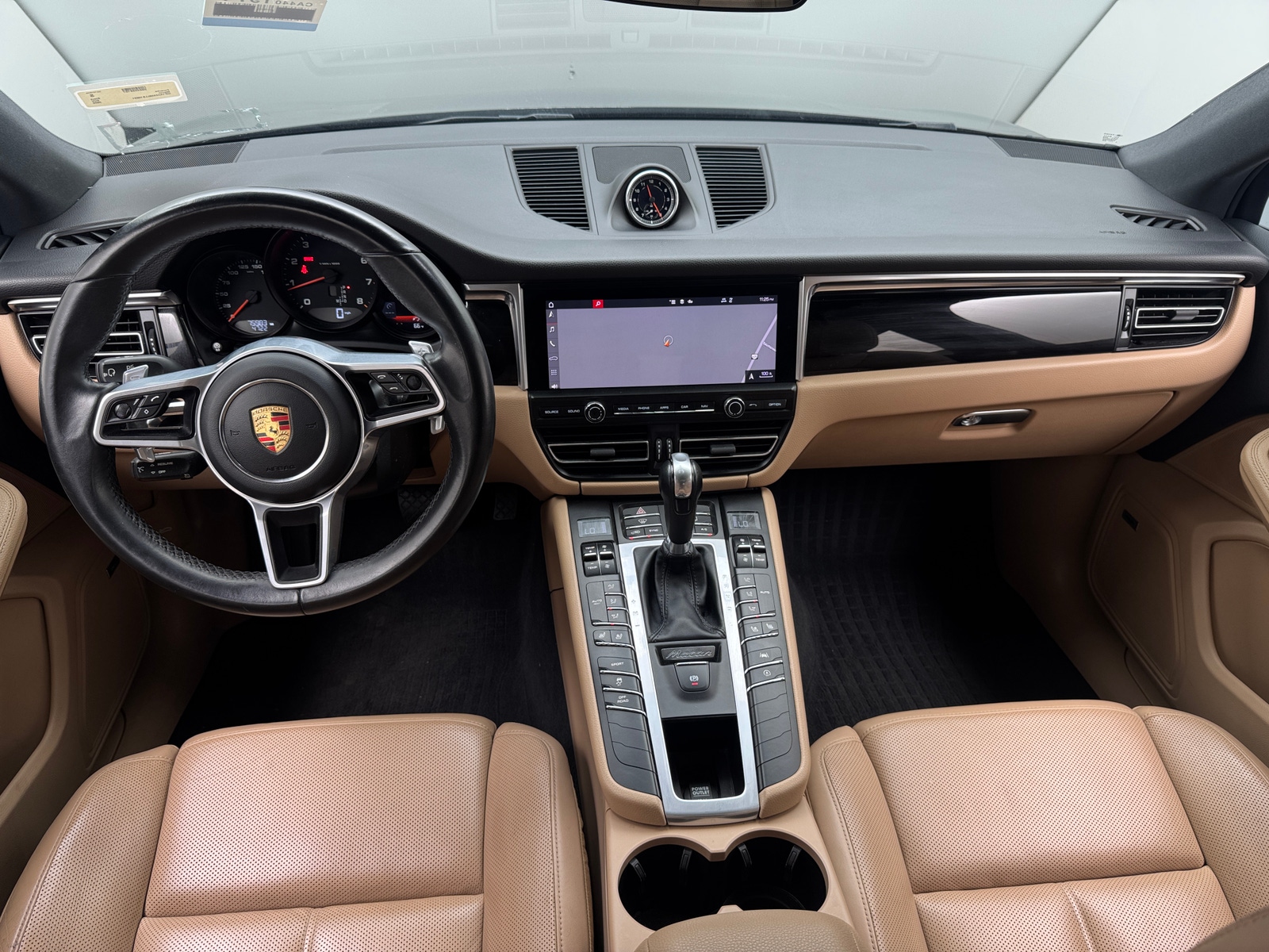 Thumbnail: 2020 Porsche Macan - 2