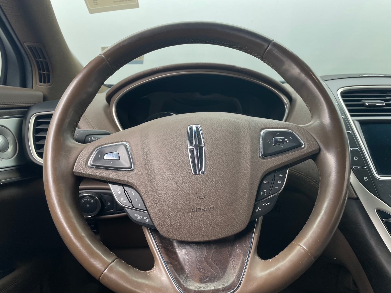 Thumbnail: 2017 Lincoln MKX - 4