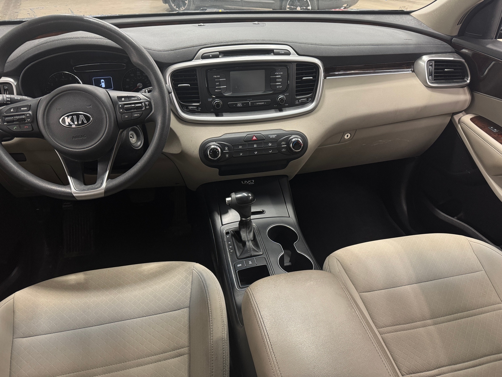 Thumbnail: 2016 Kia Sorento - 3