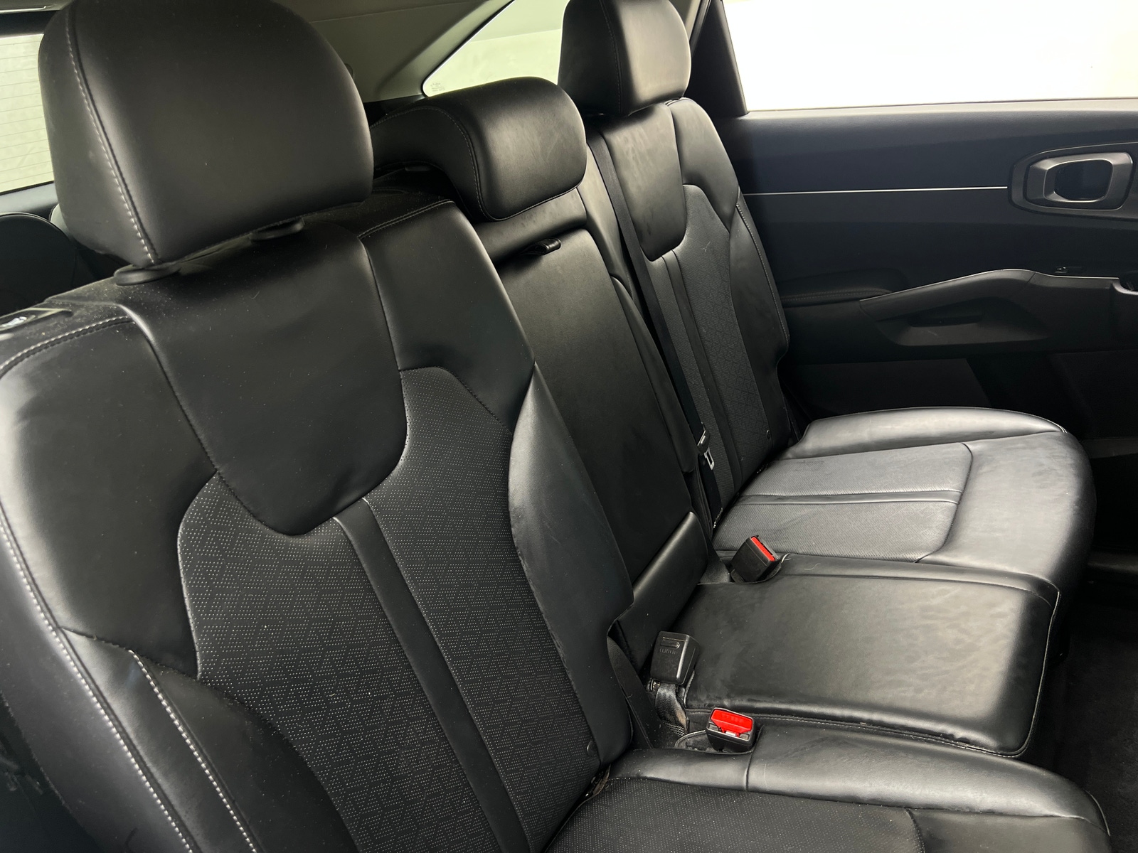 Thumbnail: 2023 Kia Sorento - 5