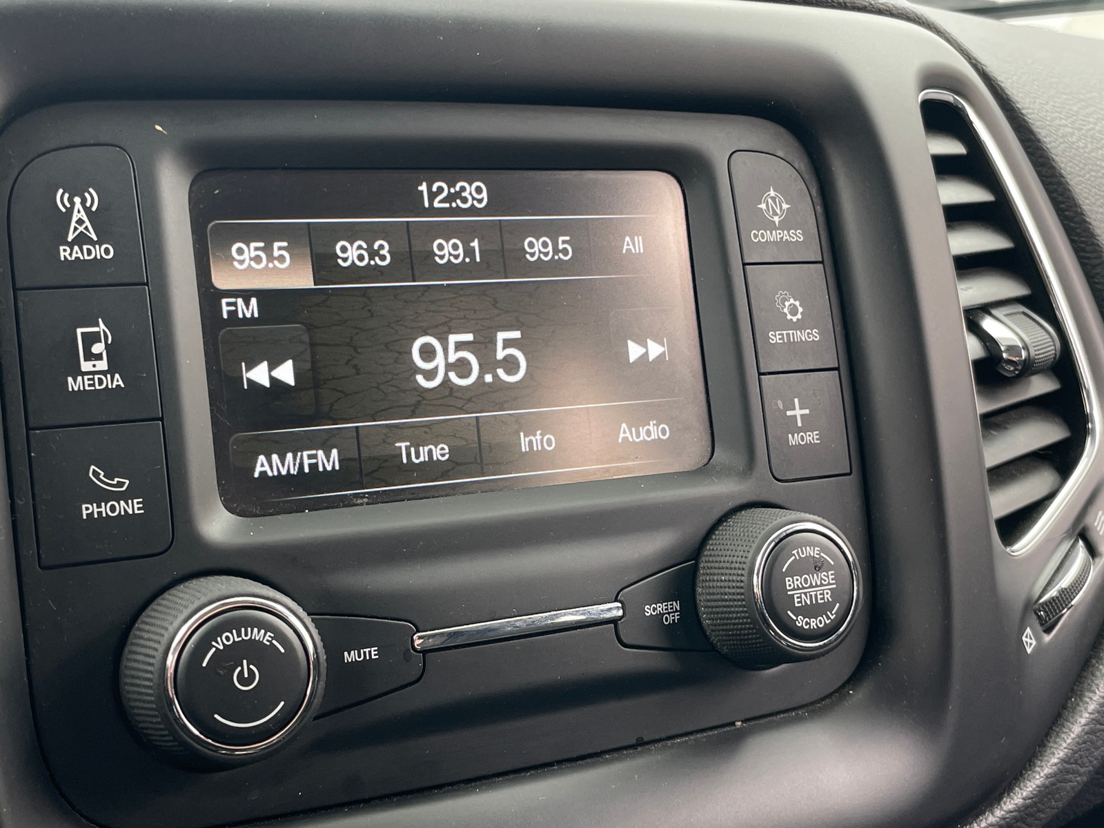 Thumbnail: 2018 Jeep Compass - 4