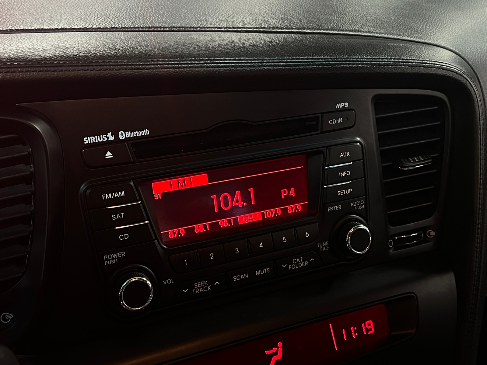 Thumbnail: 2011 Kia Optima - 3