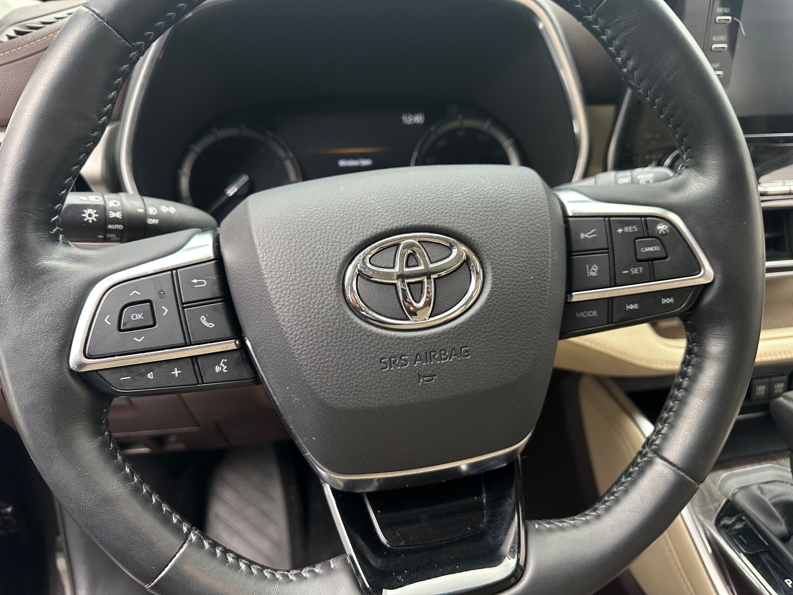Thumbnail: 2021 Toyota Highlander - 4