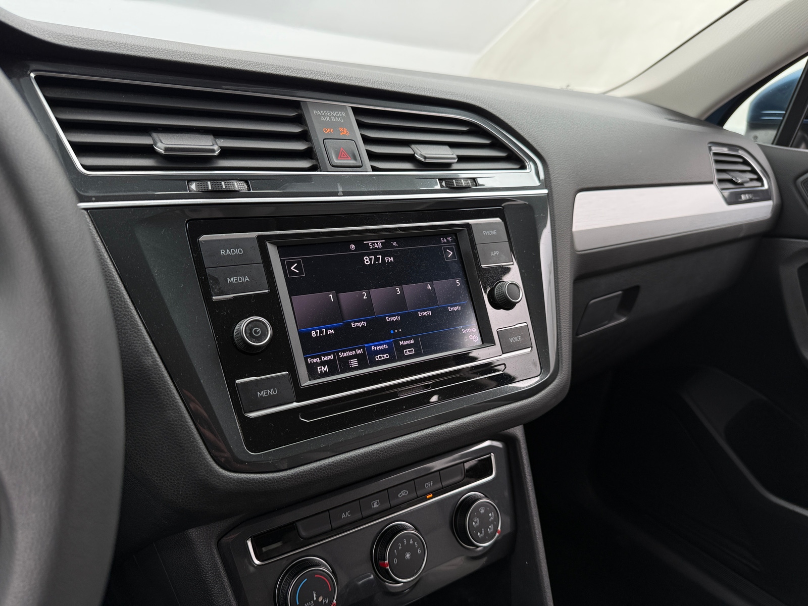 Thumbnail: 2020 Volkswagen Tiguan - 4