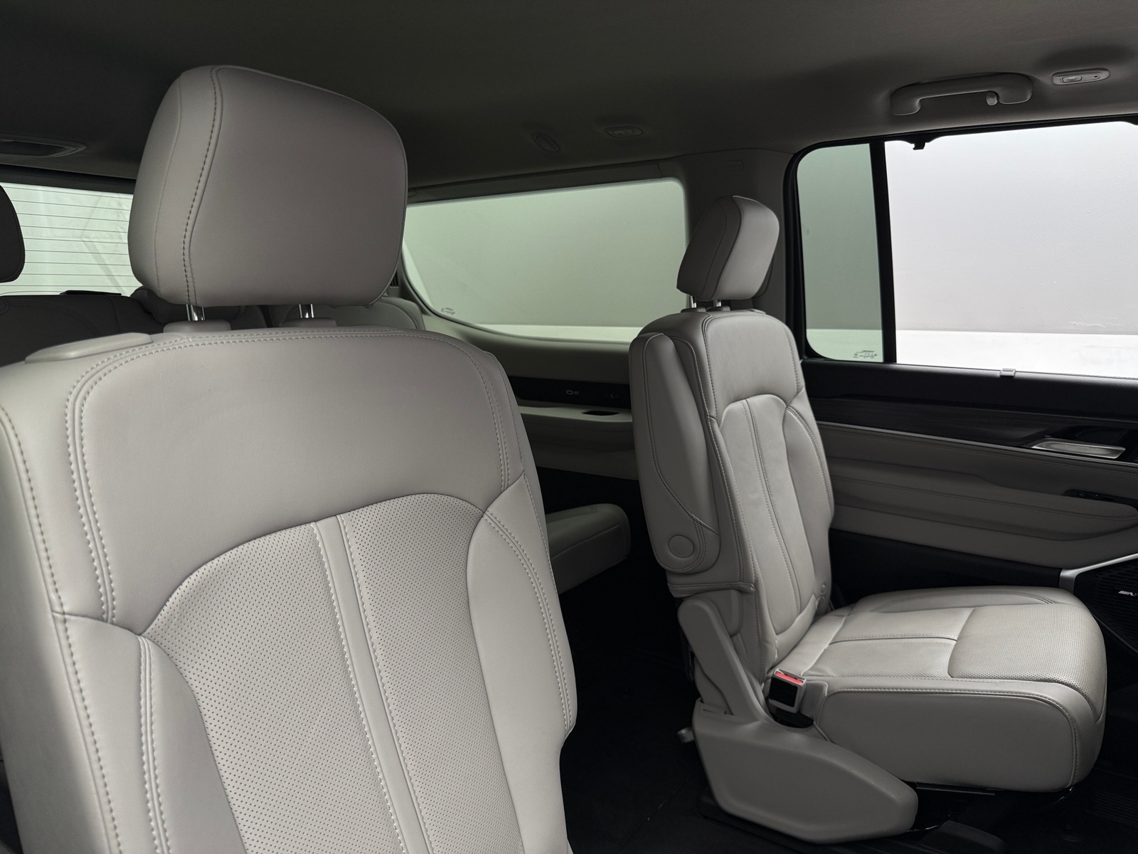 Thumbnail: 2023 Jeep Wagoneer - 5