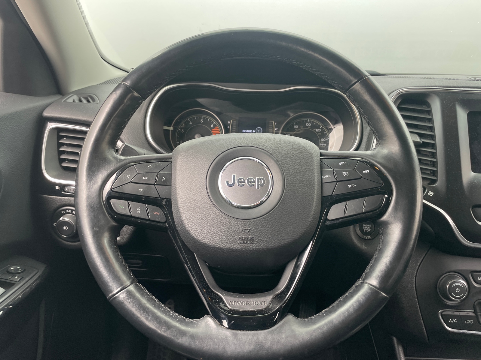 Thumbnail: 2019 Jeep Cherokee - 5