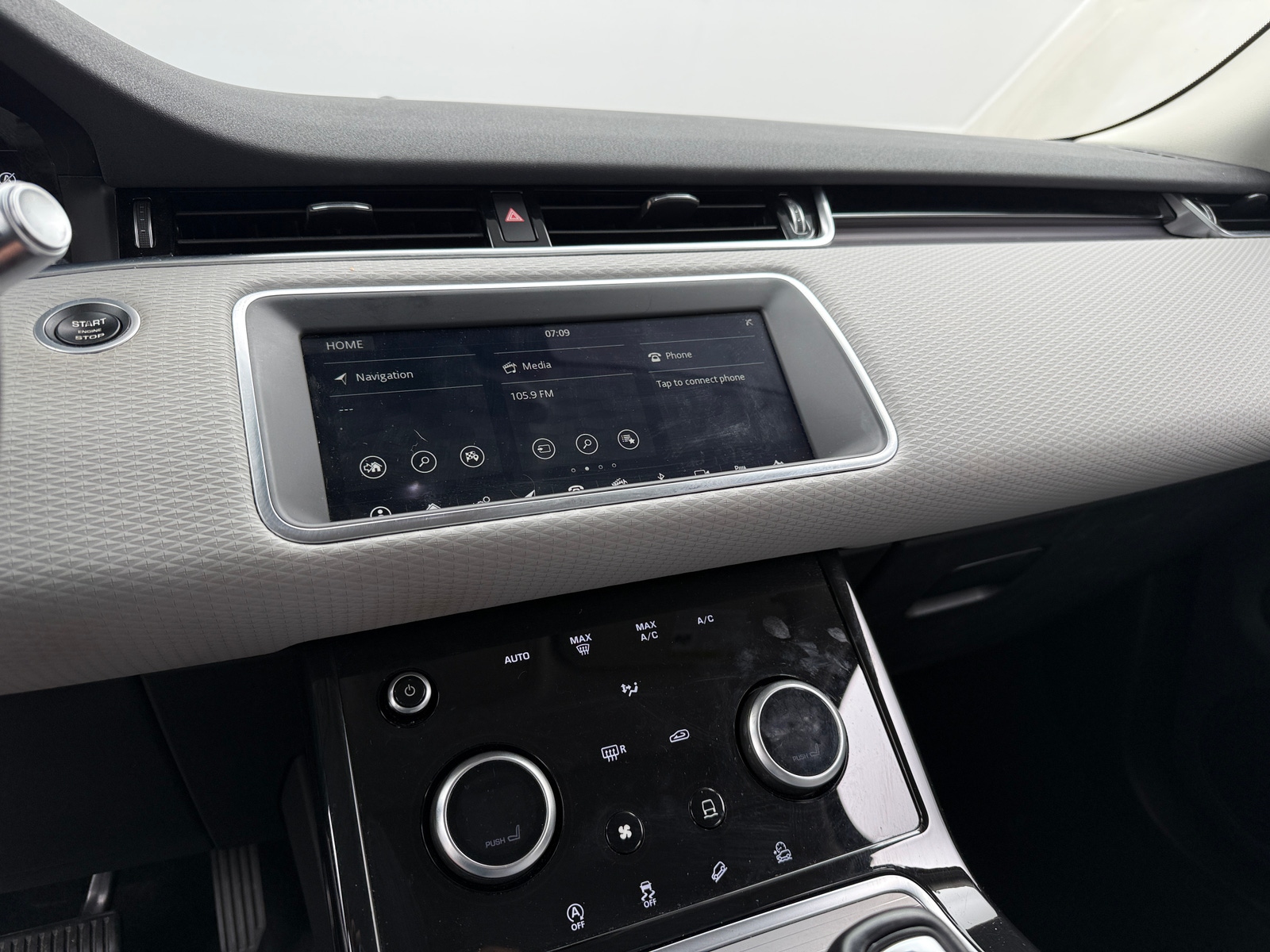 Thumbnail: 2020 Land Rover Range Rover Evoque - 3