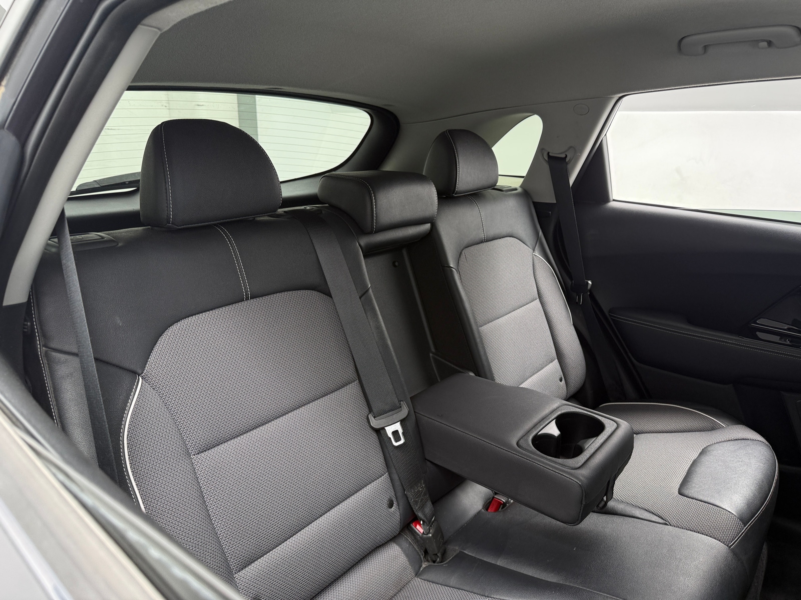 Thumbnail: 2020 Kia Niro - 6