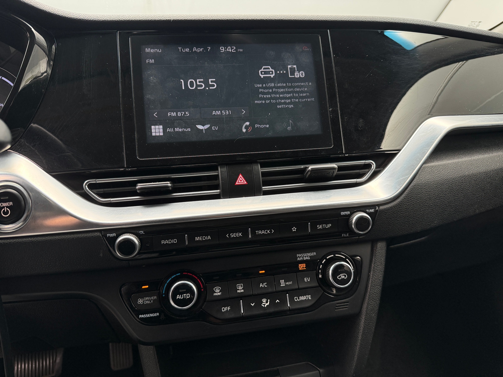 Thumbnail: 2020 Kia Niro - 4