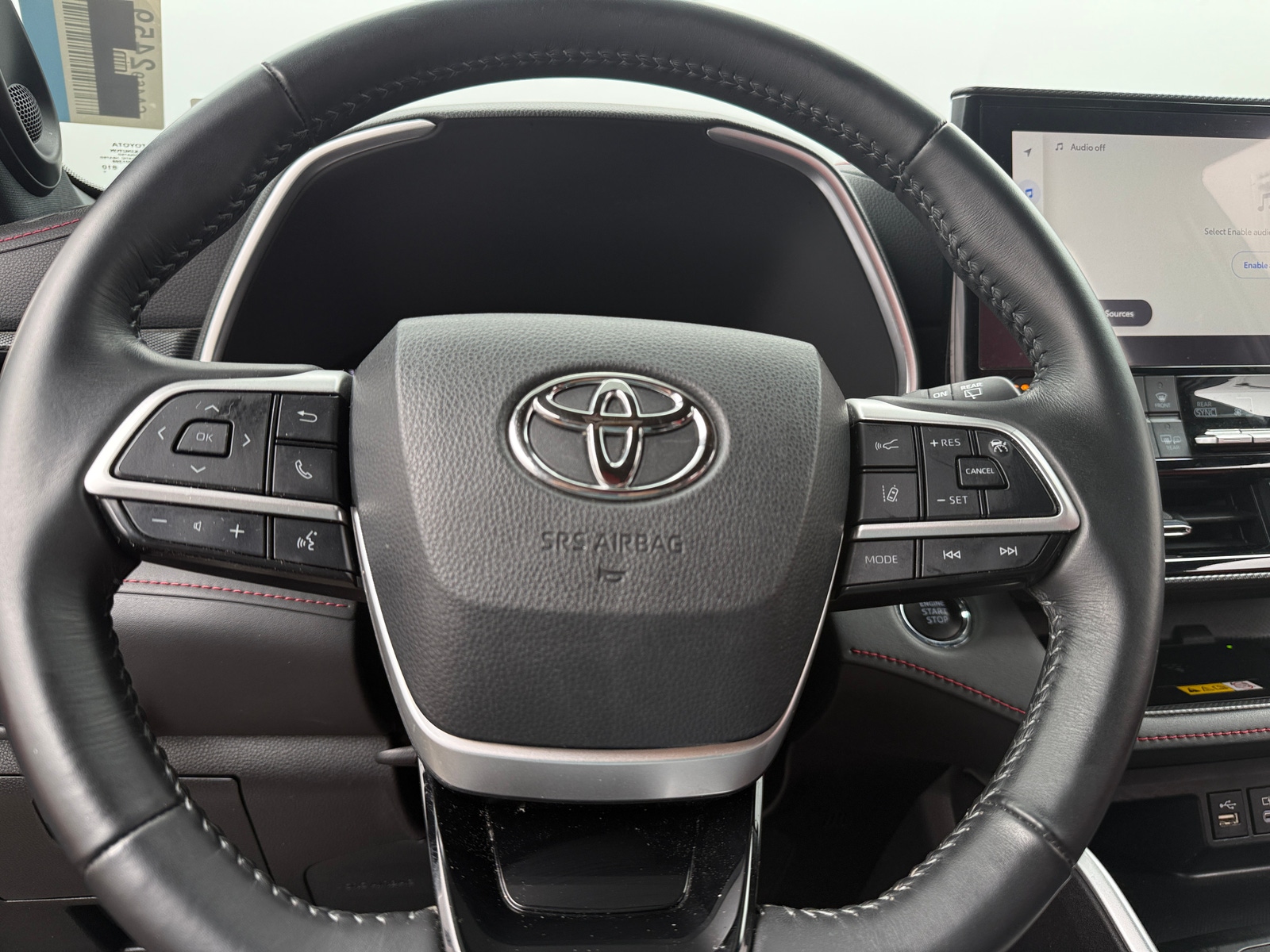 Thumbnail: 2023 Toyota Highlander - 4