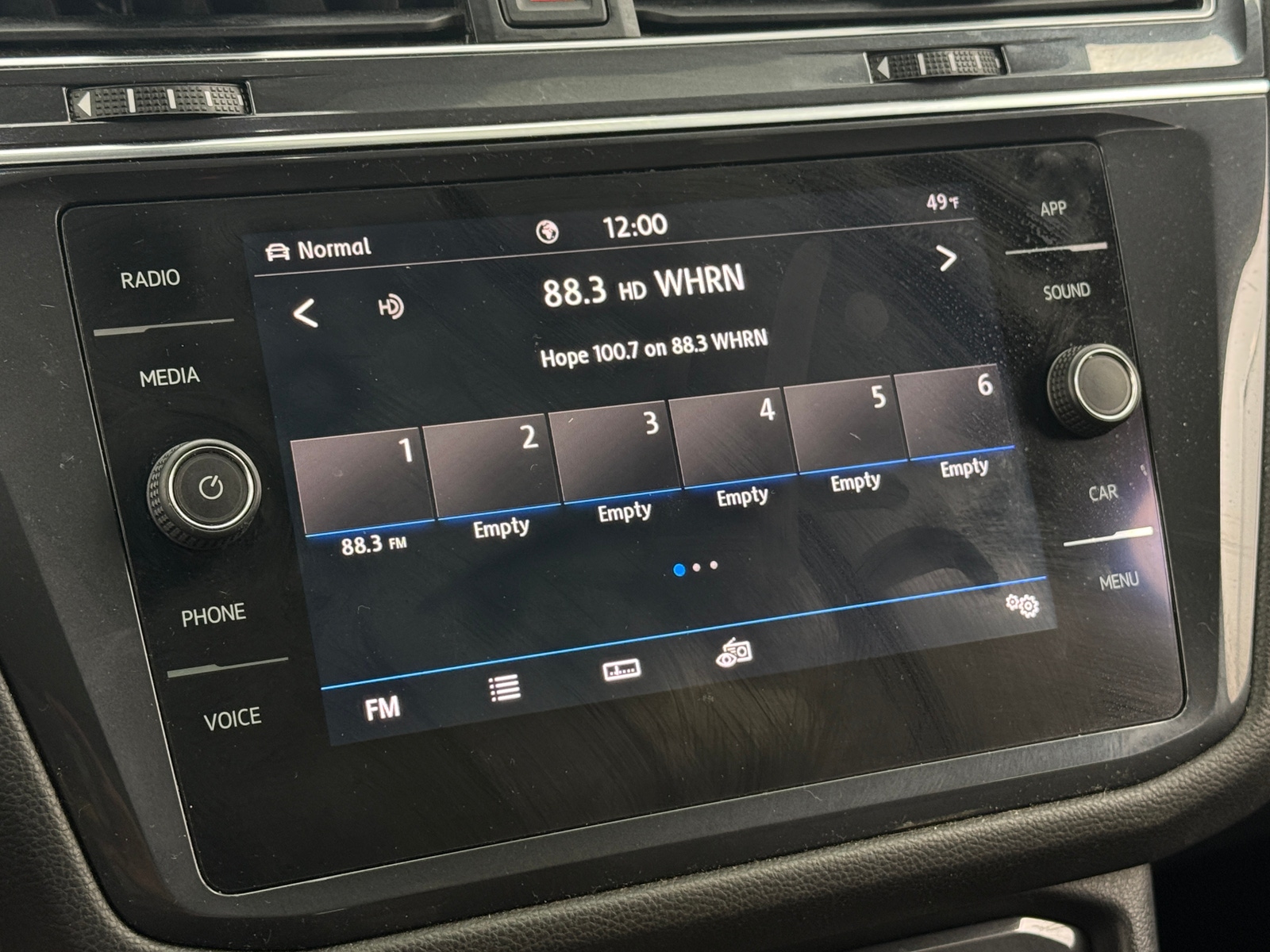 Thumbnail: 2020 Volkswagen Tiguan - 3