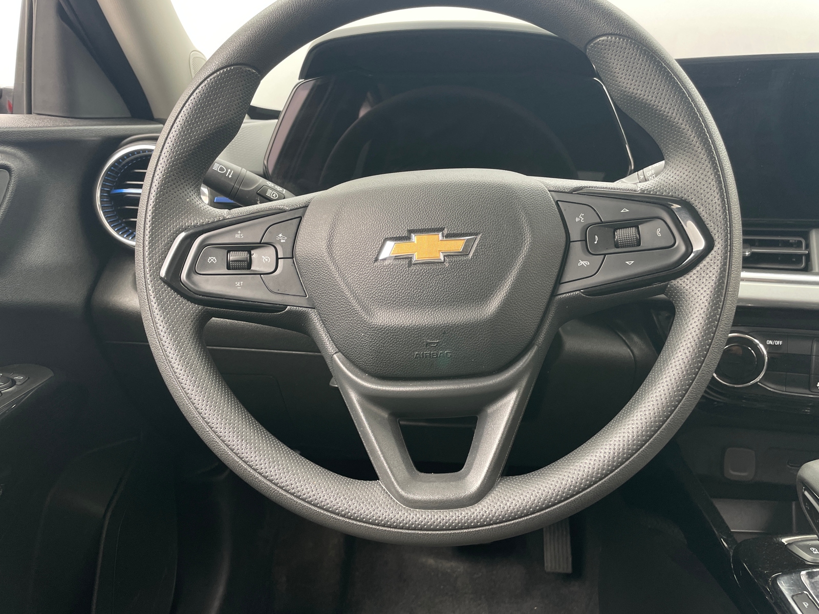 Thumbnail: 2025 Chevrolet Trax - 5