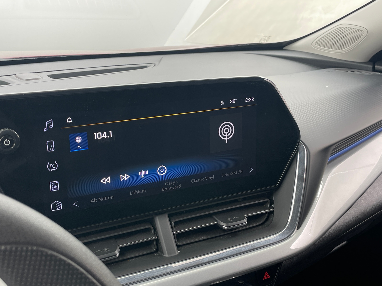 Thumbnail: 2025 Chevrolet Trax - 4