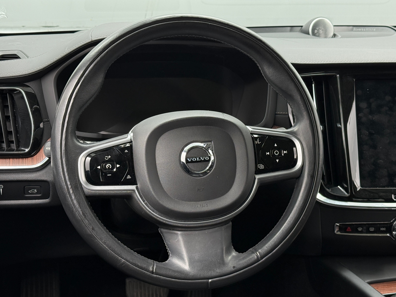 Thumbnail: 2020 Volvo V60 - 4