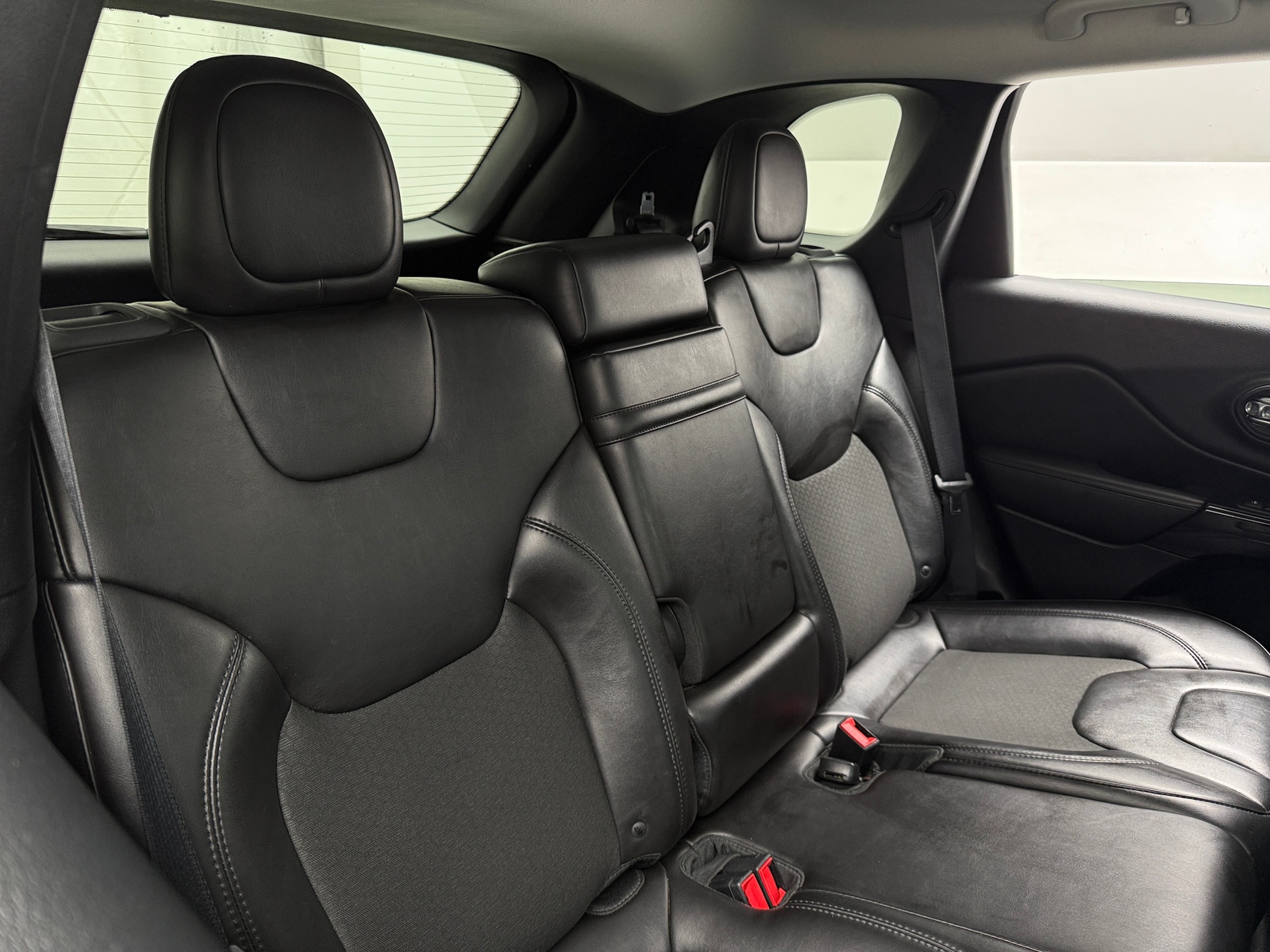 Thumbnail: 2019 Jeep Cherokee - 6