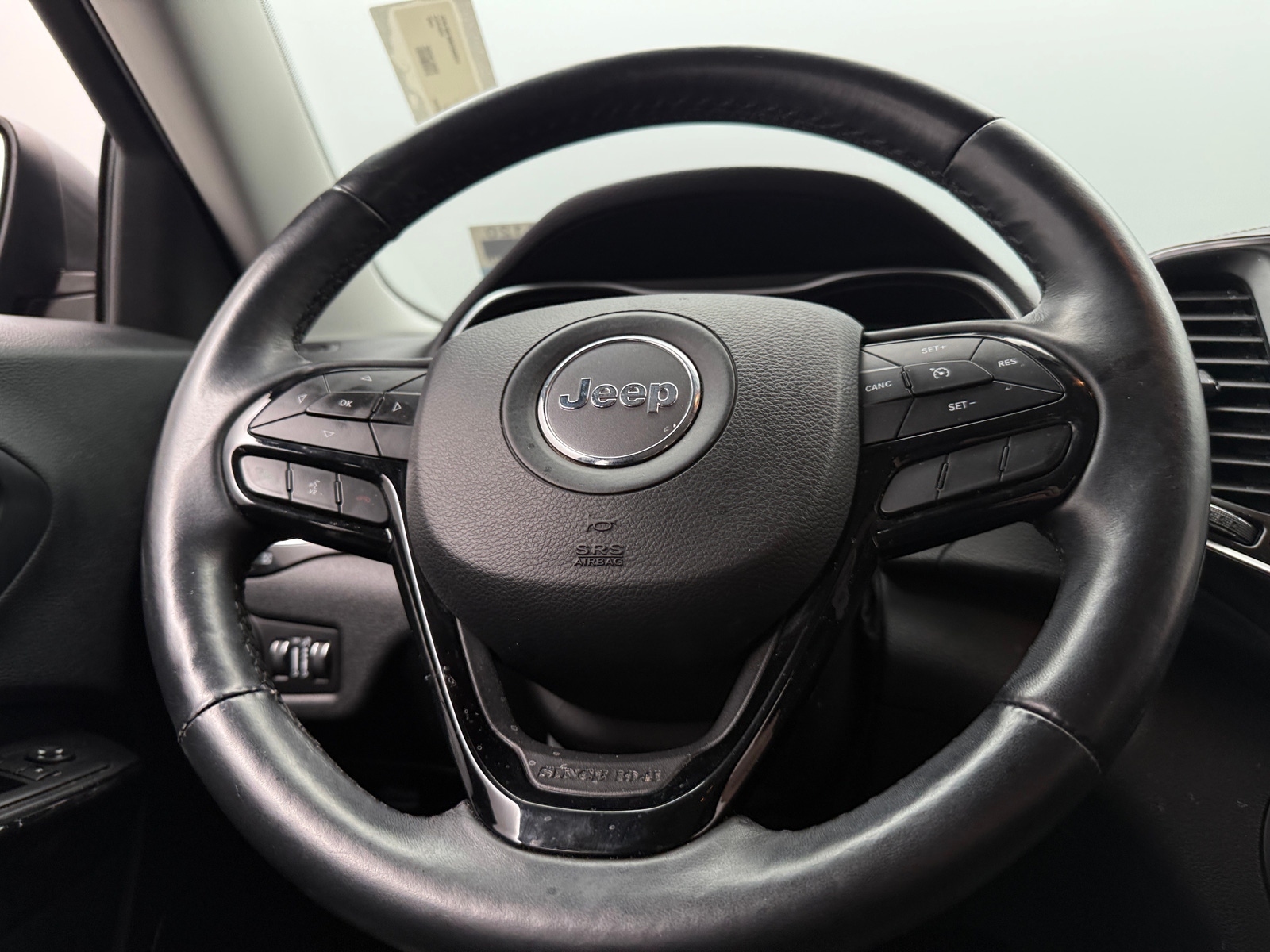 Thumbnail: 2019 Jeep Cherokee - 5