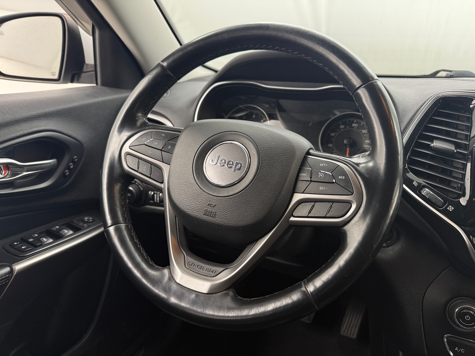 Thumbnail: 2020 Jeep Cherokee - 4