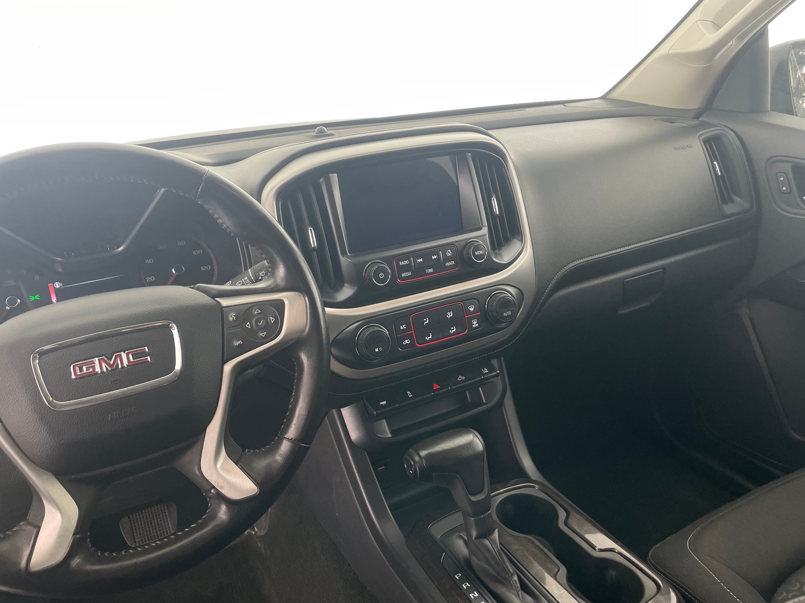 Thumbnail: 2015 GMC Canyon - 3