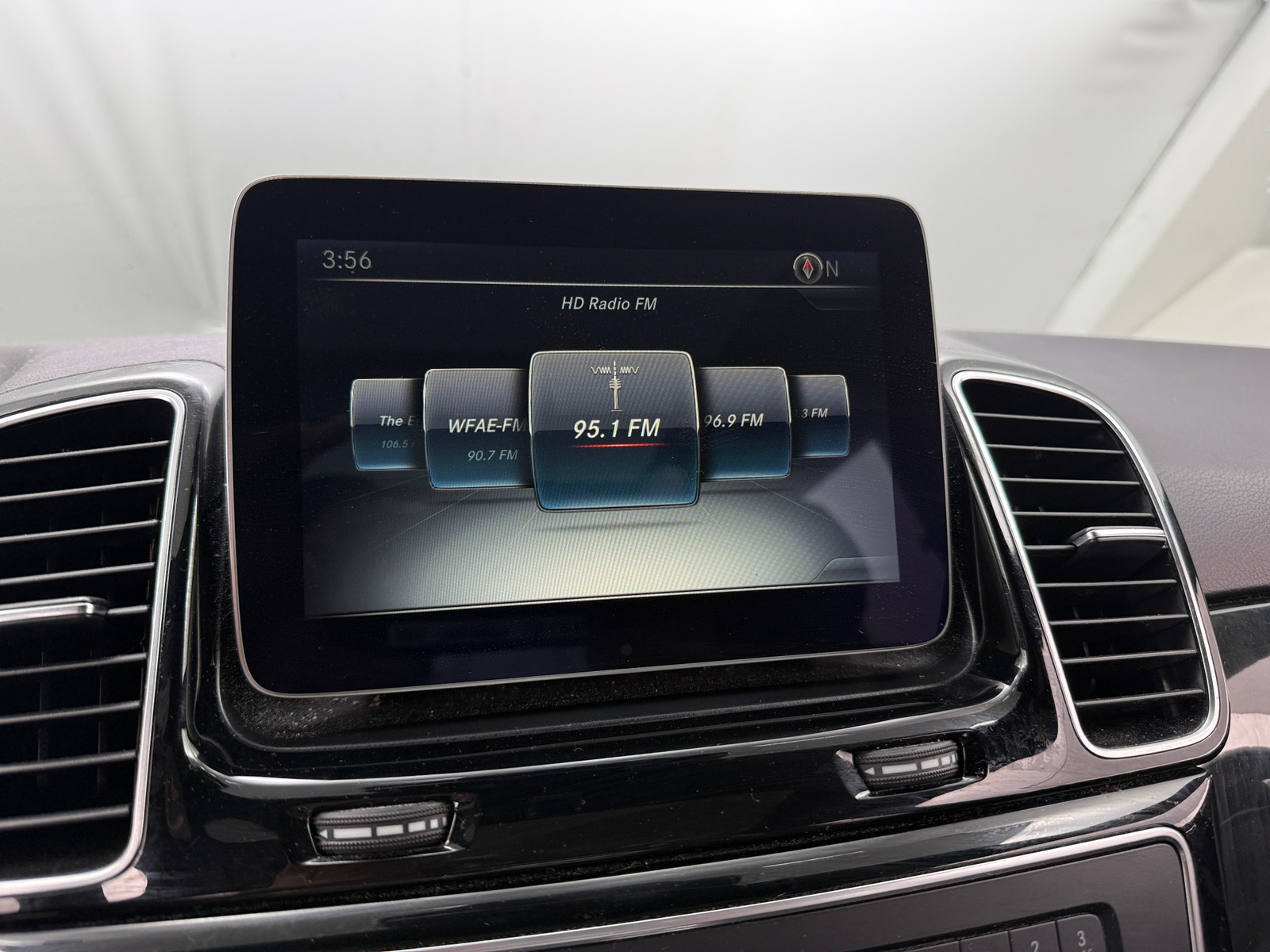 Thumbnail: 2018 Mercedes-Benz GLE - 3