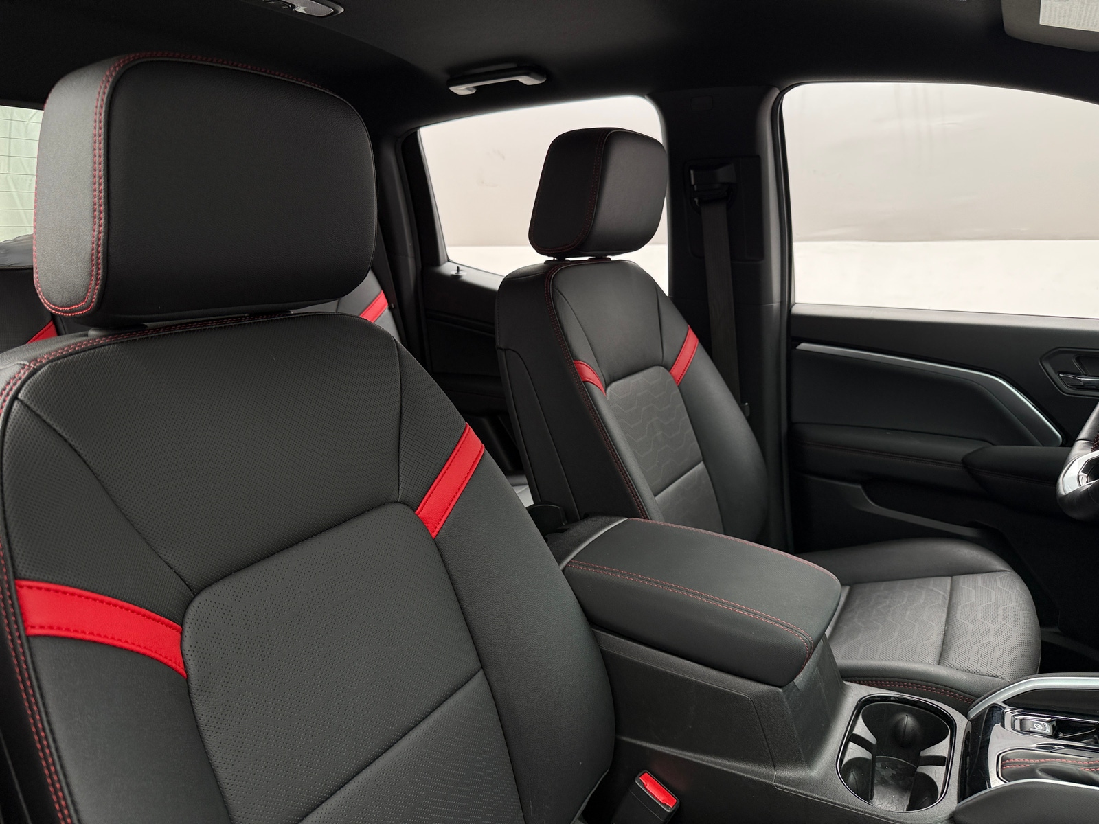 Thumbnail: 2023 Chevrolet Colorado - 2