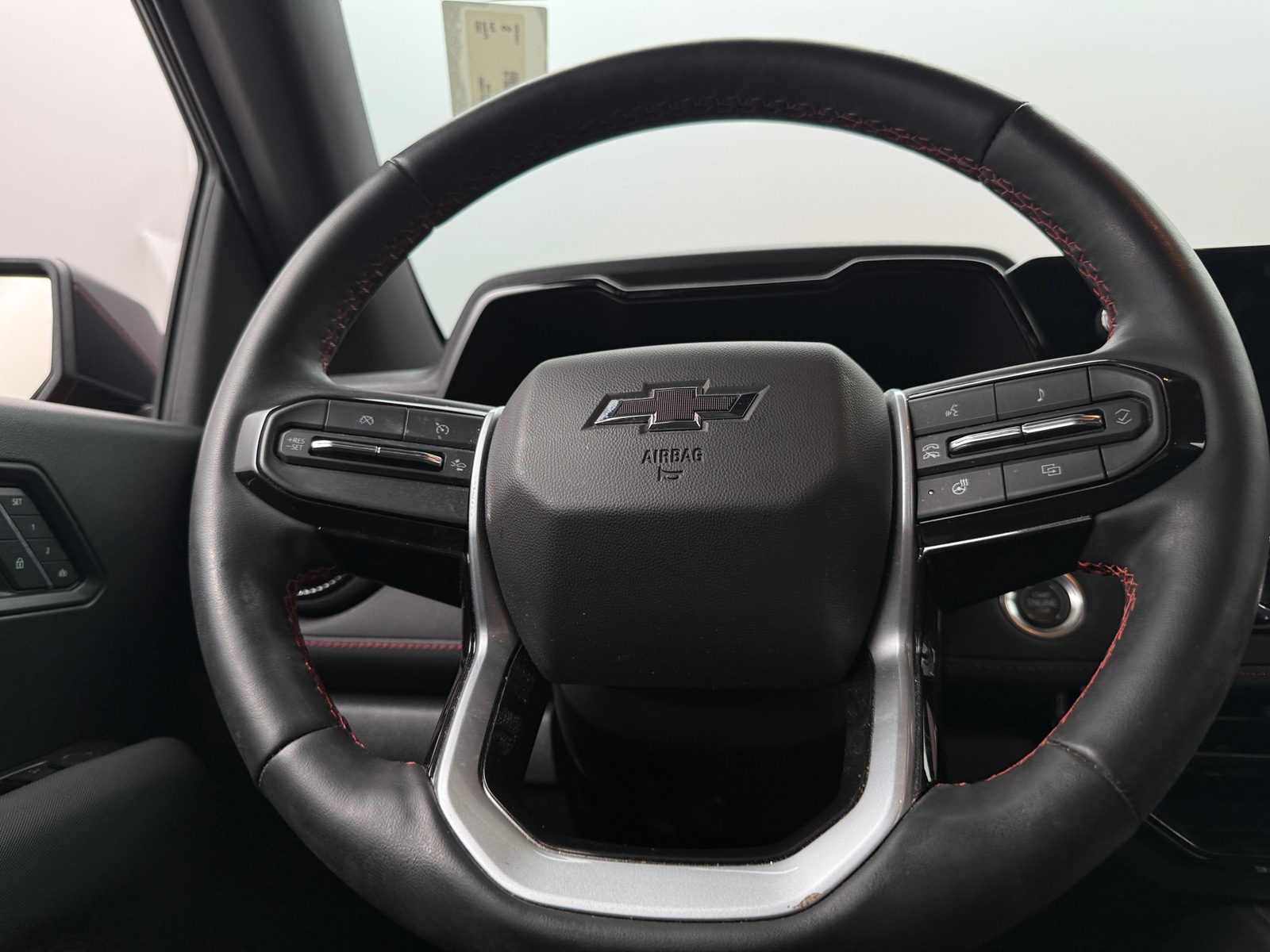 Thumbnail: 2023 Chevrolet Colorado - 5