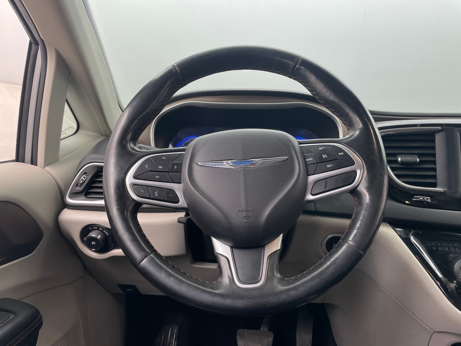 Thumbnail: 2019 Chrysler Pacifica - 4