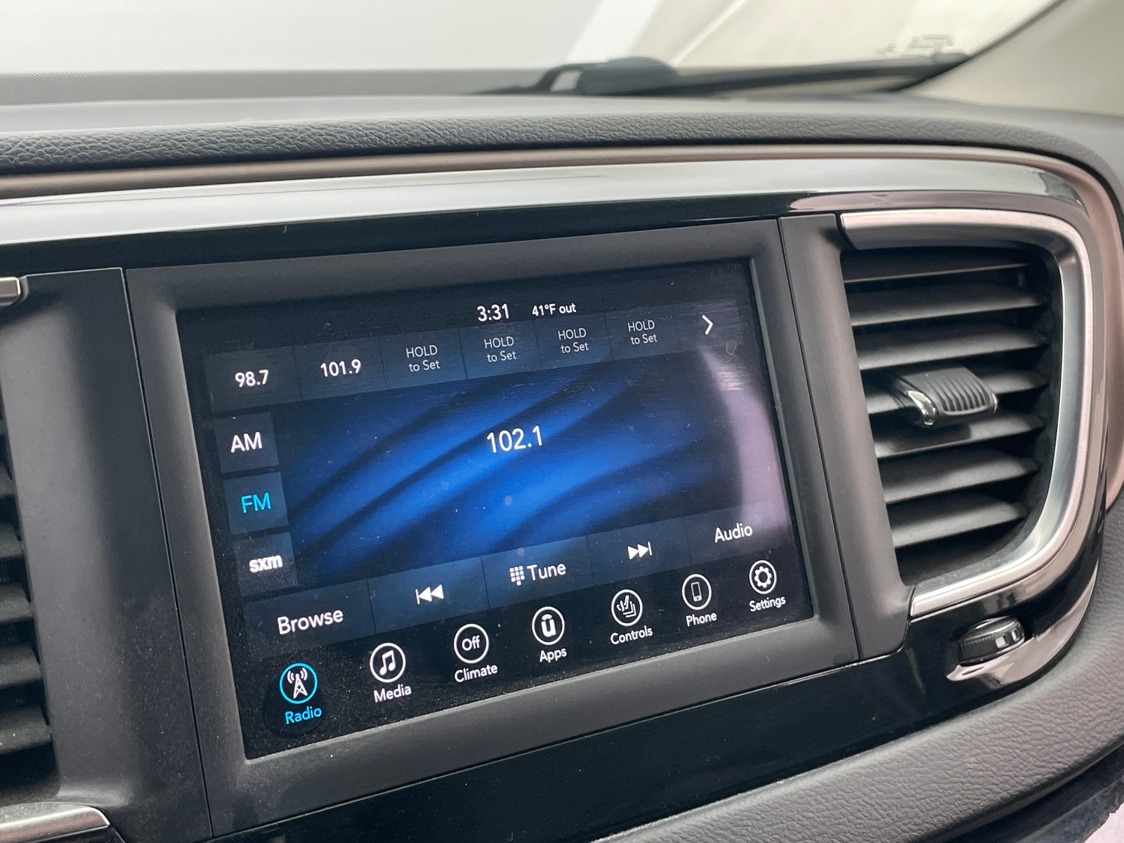 Thumbnail: 2019 Chrysler Pacifica - 3