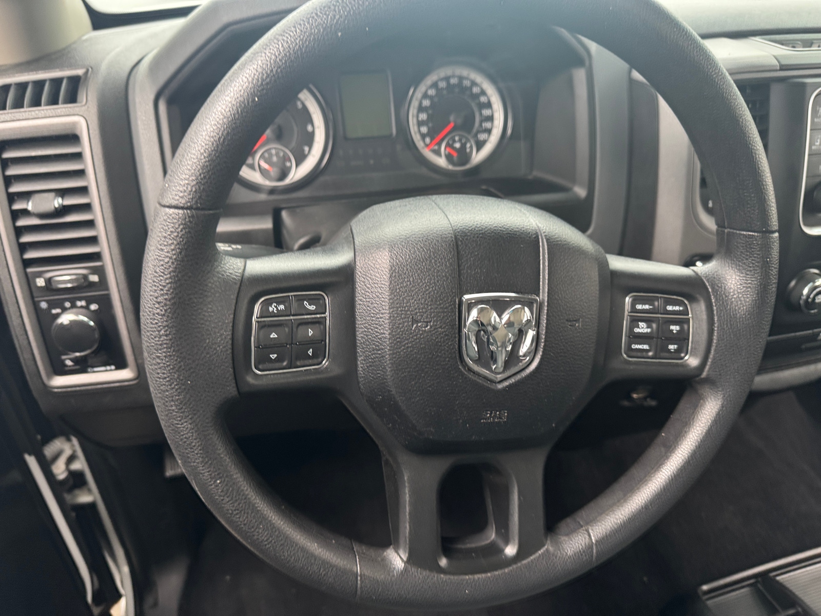 Thumbnail: 2019 RAM 1500 Classic - 5