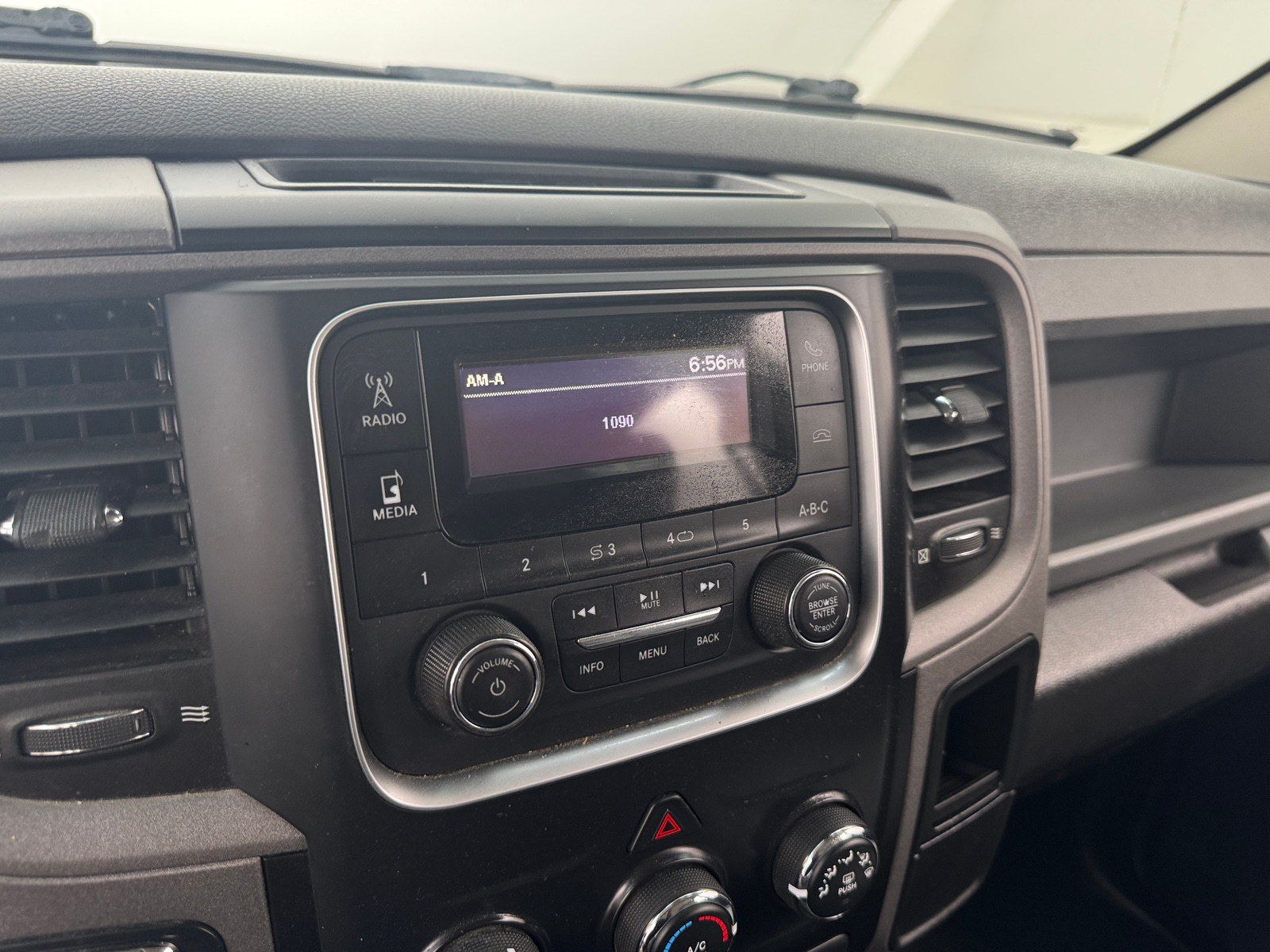 Thumbnail: 2019 RAM 1500 Classic - 4