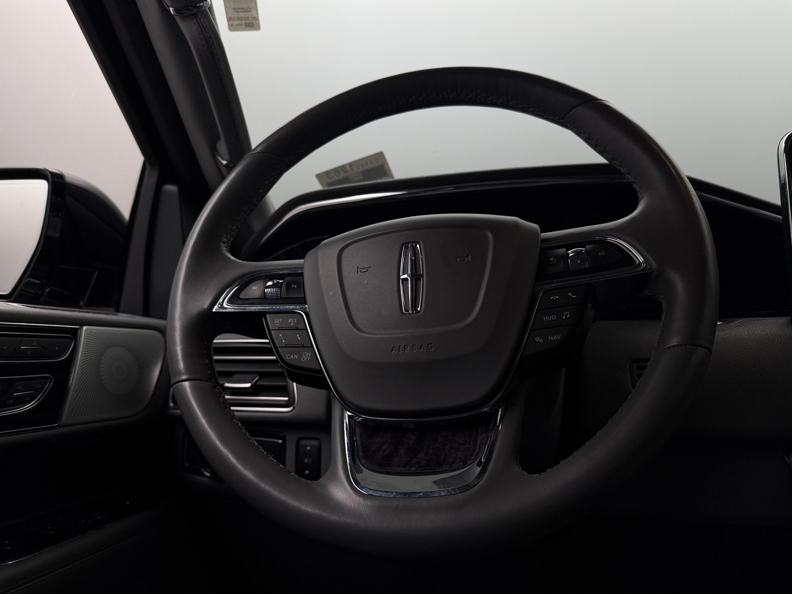 Thumbnail: 2021 Lincoln Navigator L - 4