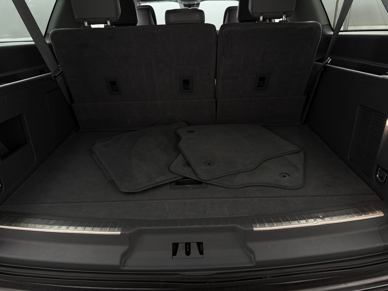 Thumbnail: 2021 Lincoln Navigator L - 6