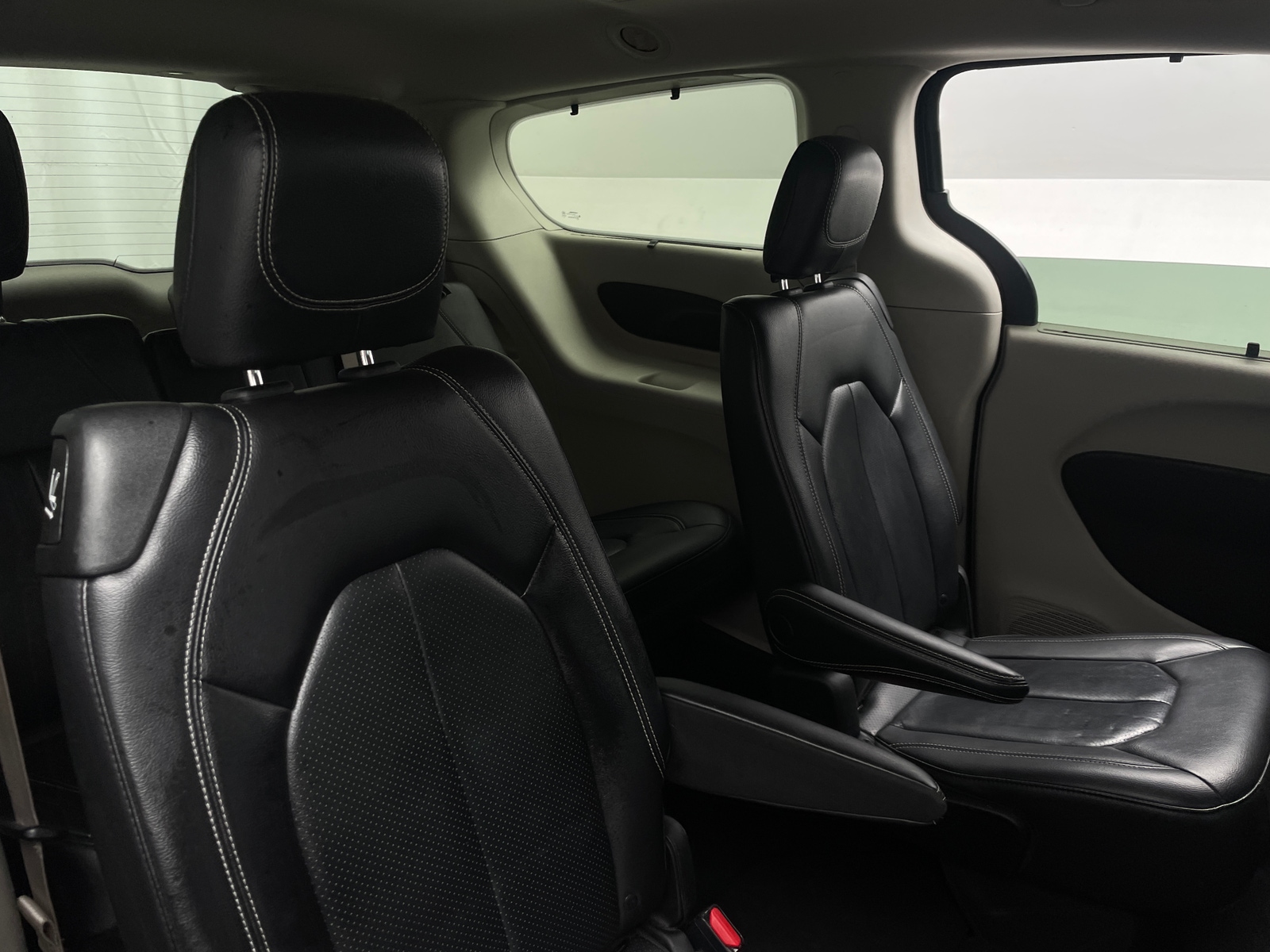 Thumbnail: 2022 Chrysler Pacifica - 5