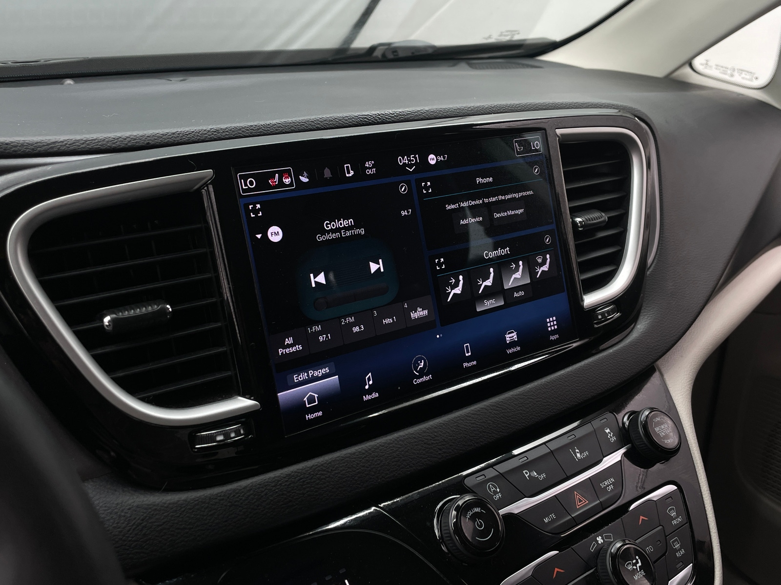 Thumbnail: 2022 Chrysler Pacifica - 3