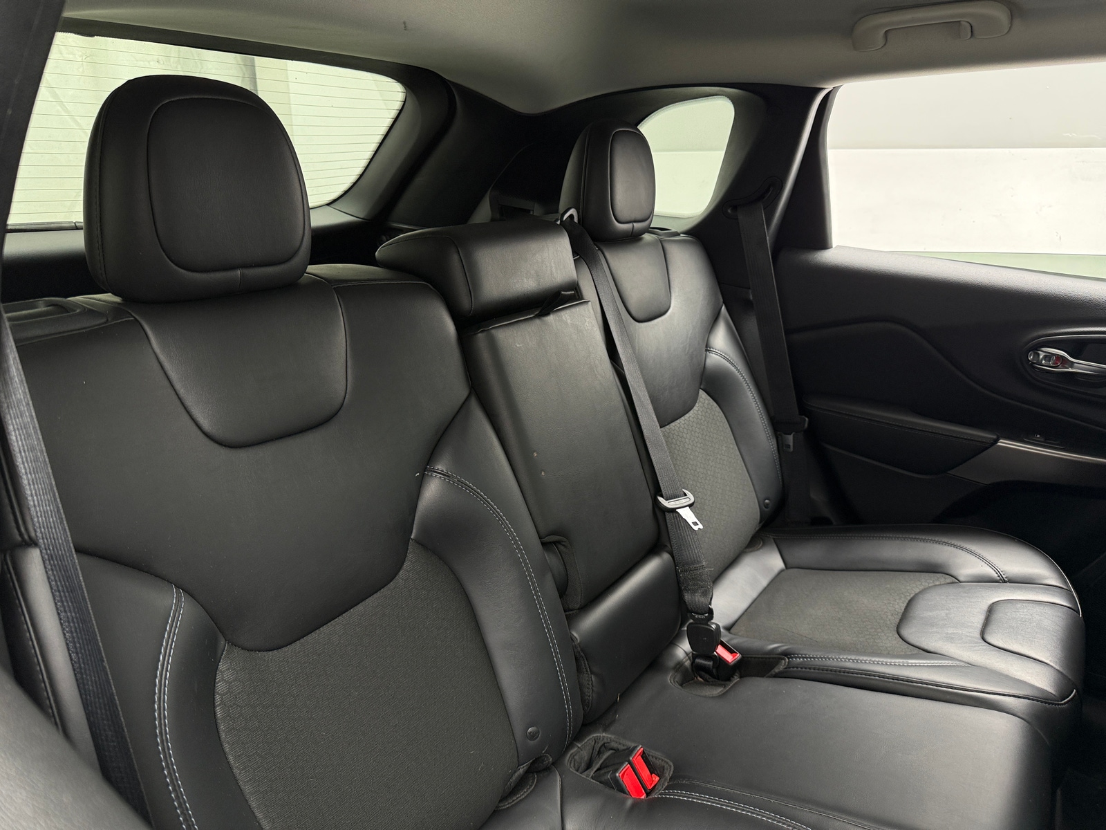 Thumbnail: 2019 Jeep Cherokee - 5