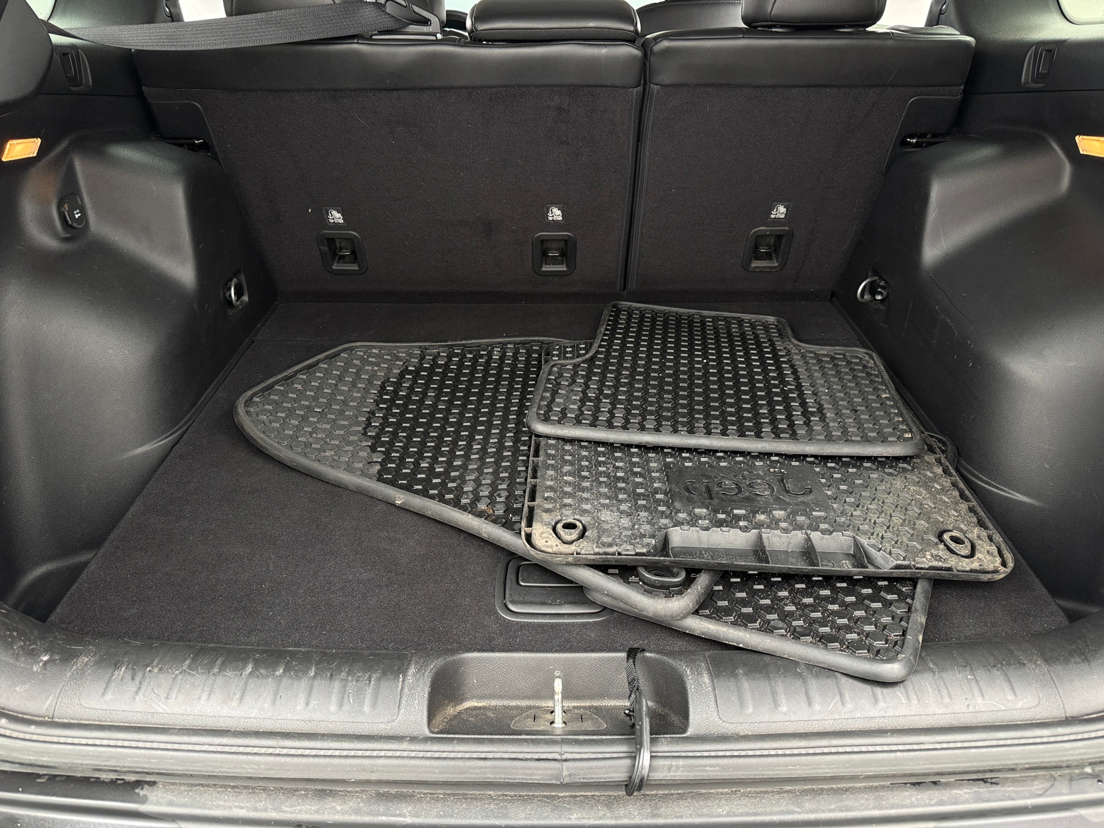 Thumbnail: 2019 Jeep Cherokee - 6