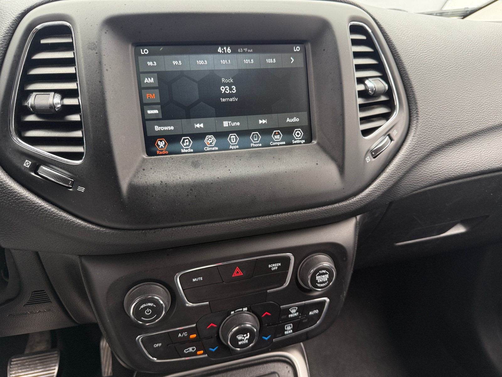 Thumbnail: 2019 Jeep Compass - 3