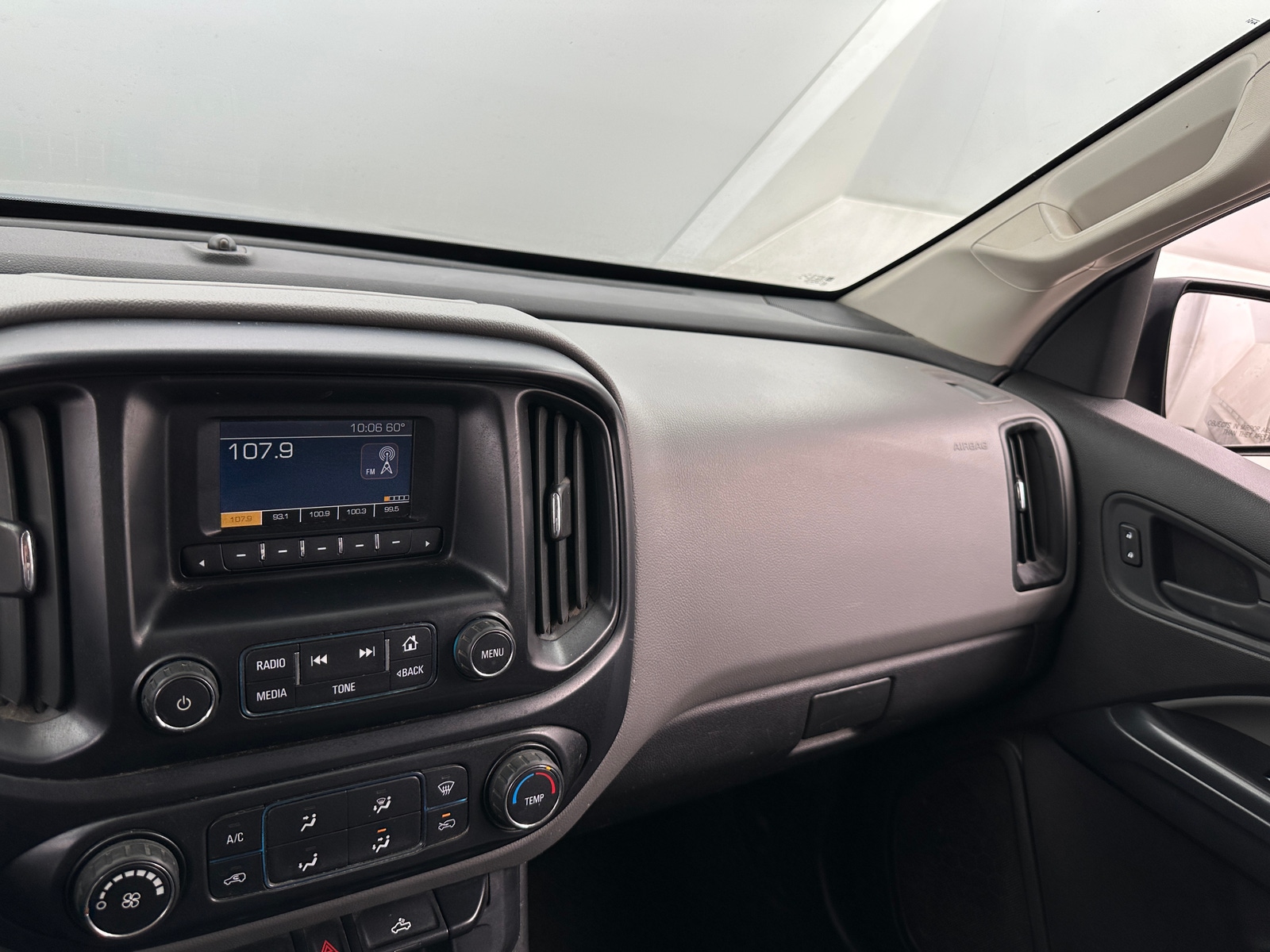 Thumbnail: 2015 Chevrolet Colorado - 4