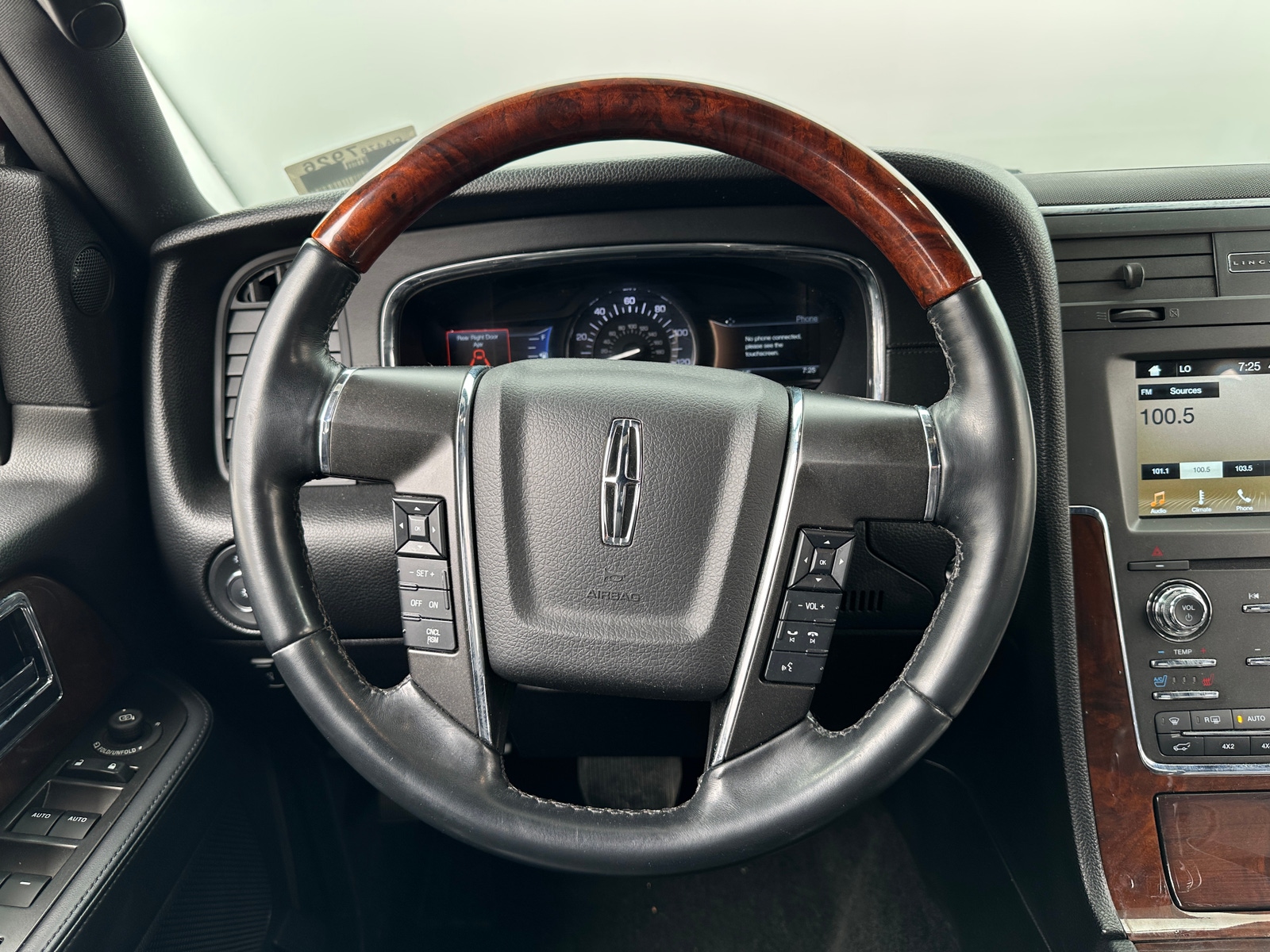 Thumbnail: 2017 Lincoln Navigator - 4