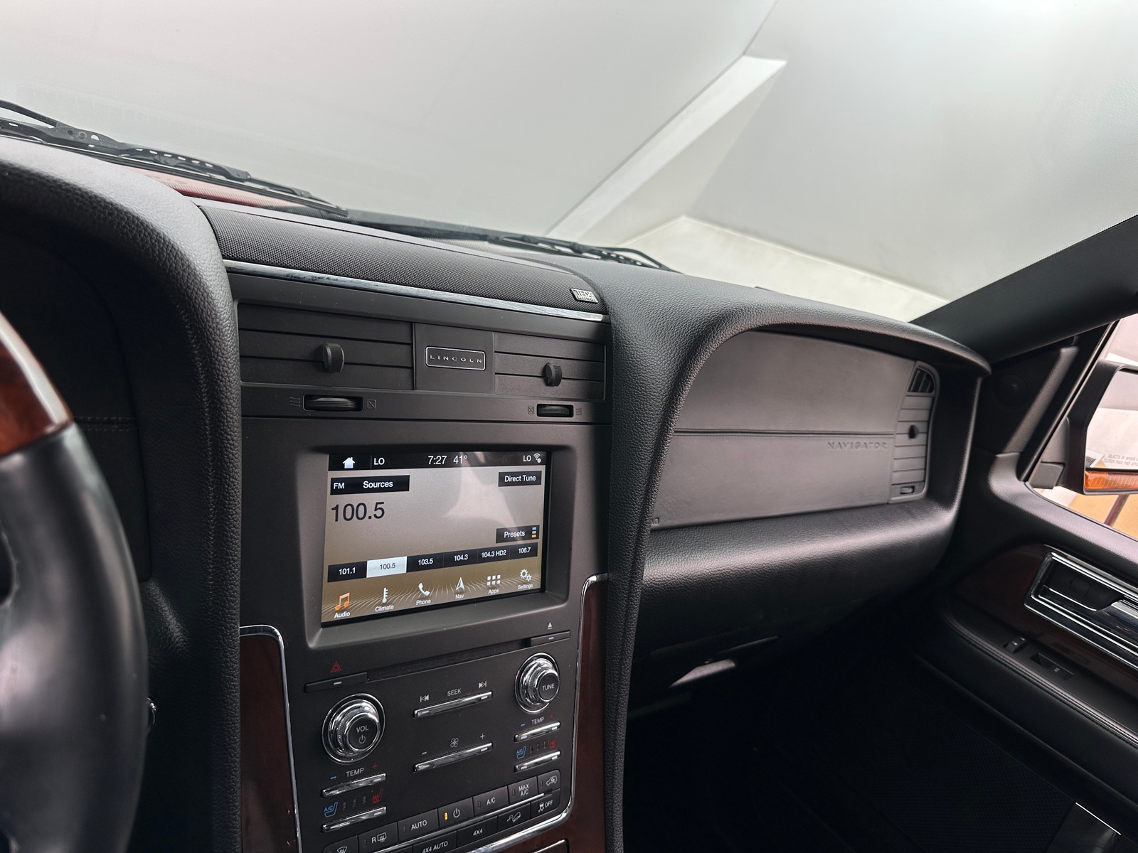 Thumbnail: 2017 Lincoln Navigator - 3