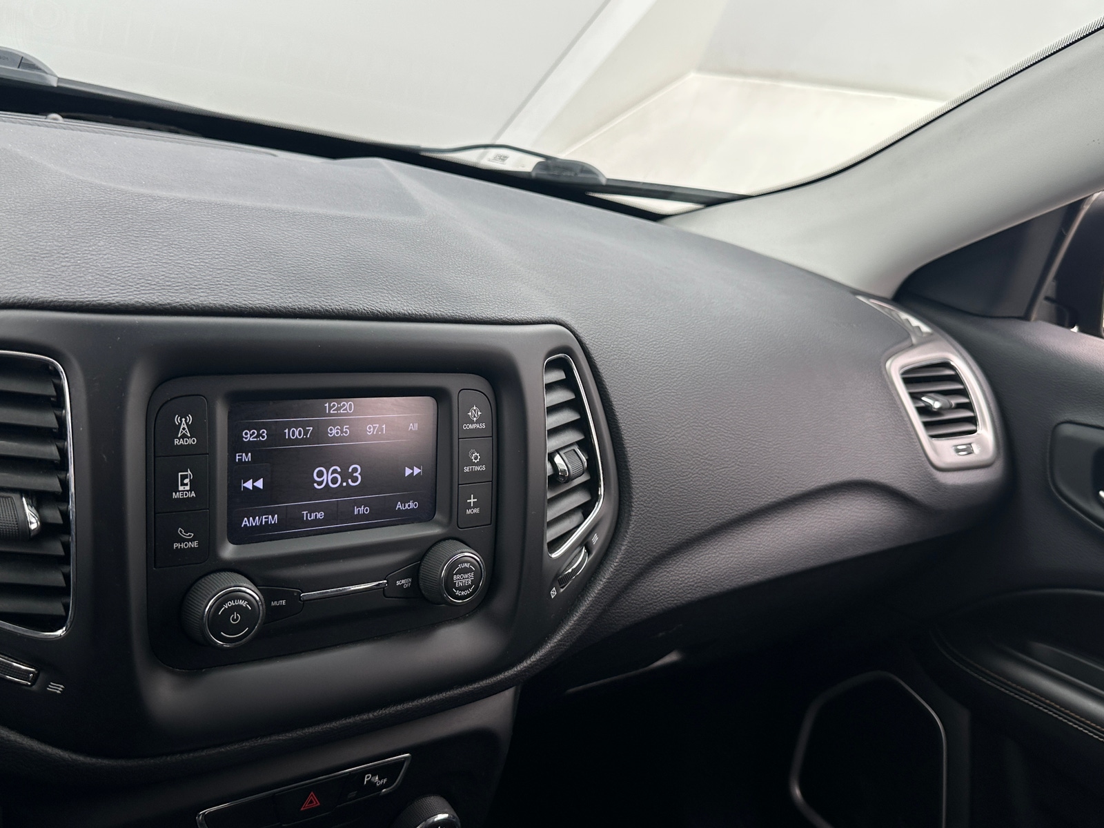 Thumbnail: 2017 Jeep Compass - 4