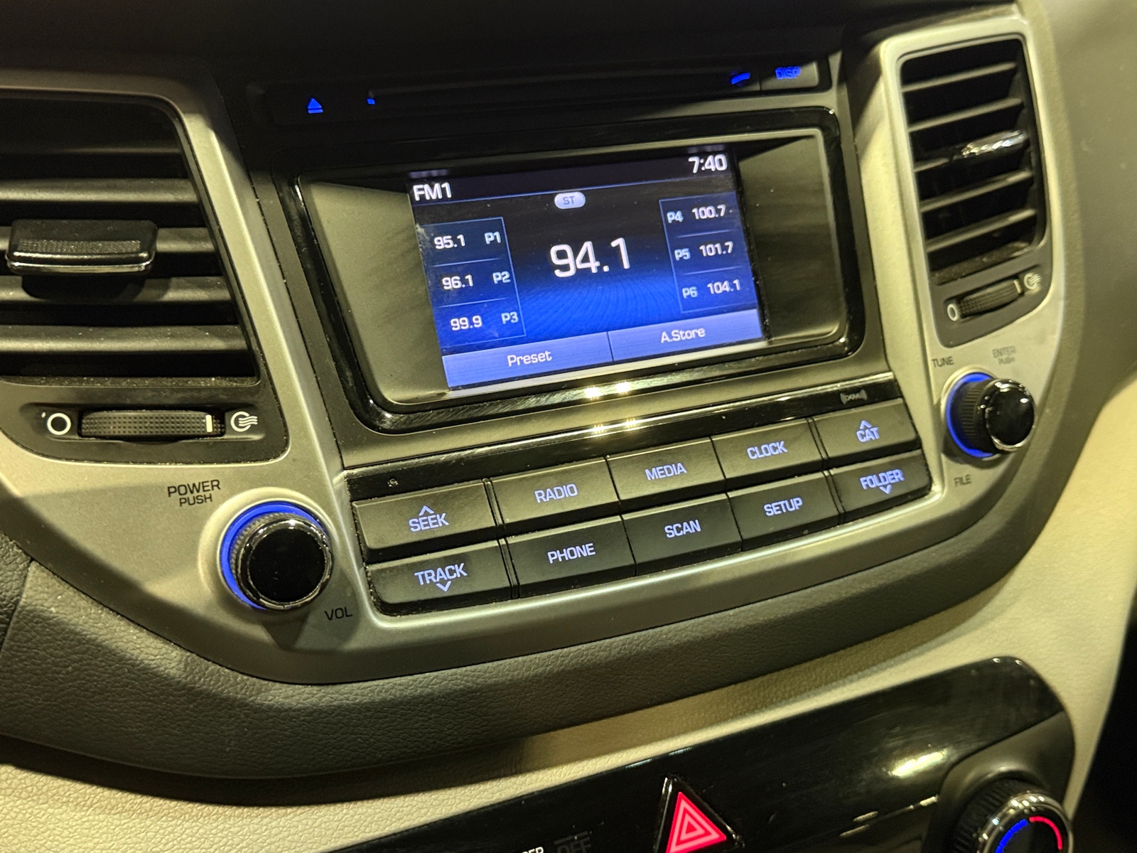 Thumbnail: 2017 Hyundai Tucson - 4