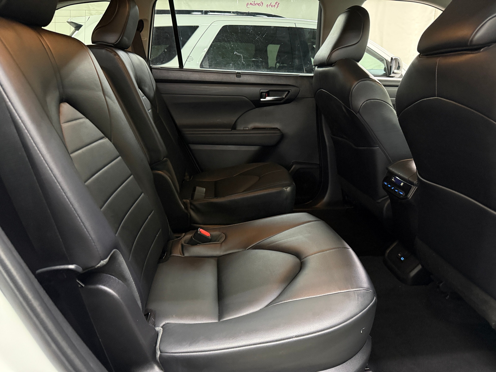 Thumbnail: 2022 Toyota Highlander - 5